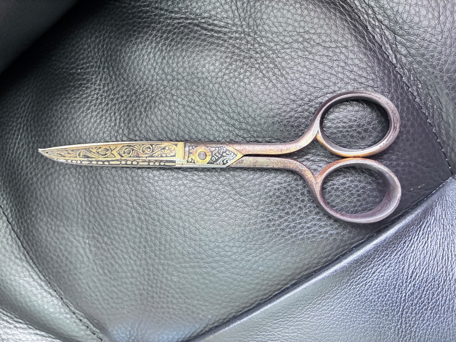 Vintage Toledo Spain Gold Tone Embroidery Sewing Scissors 6″