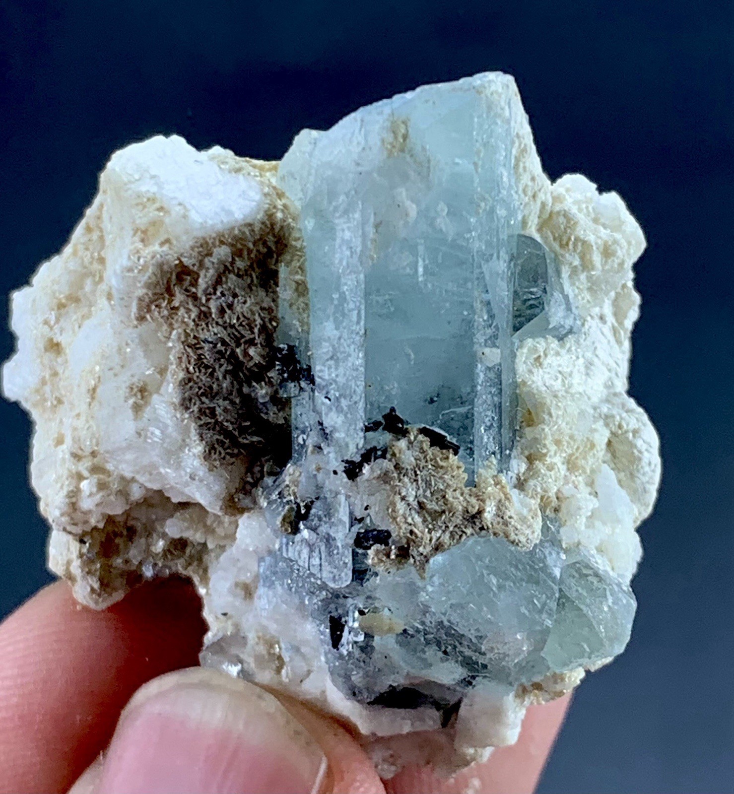 158 Carats Natural Aquamarine Crystal Specimen From Pakistan