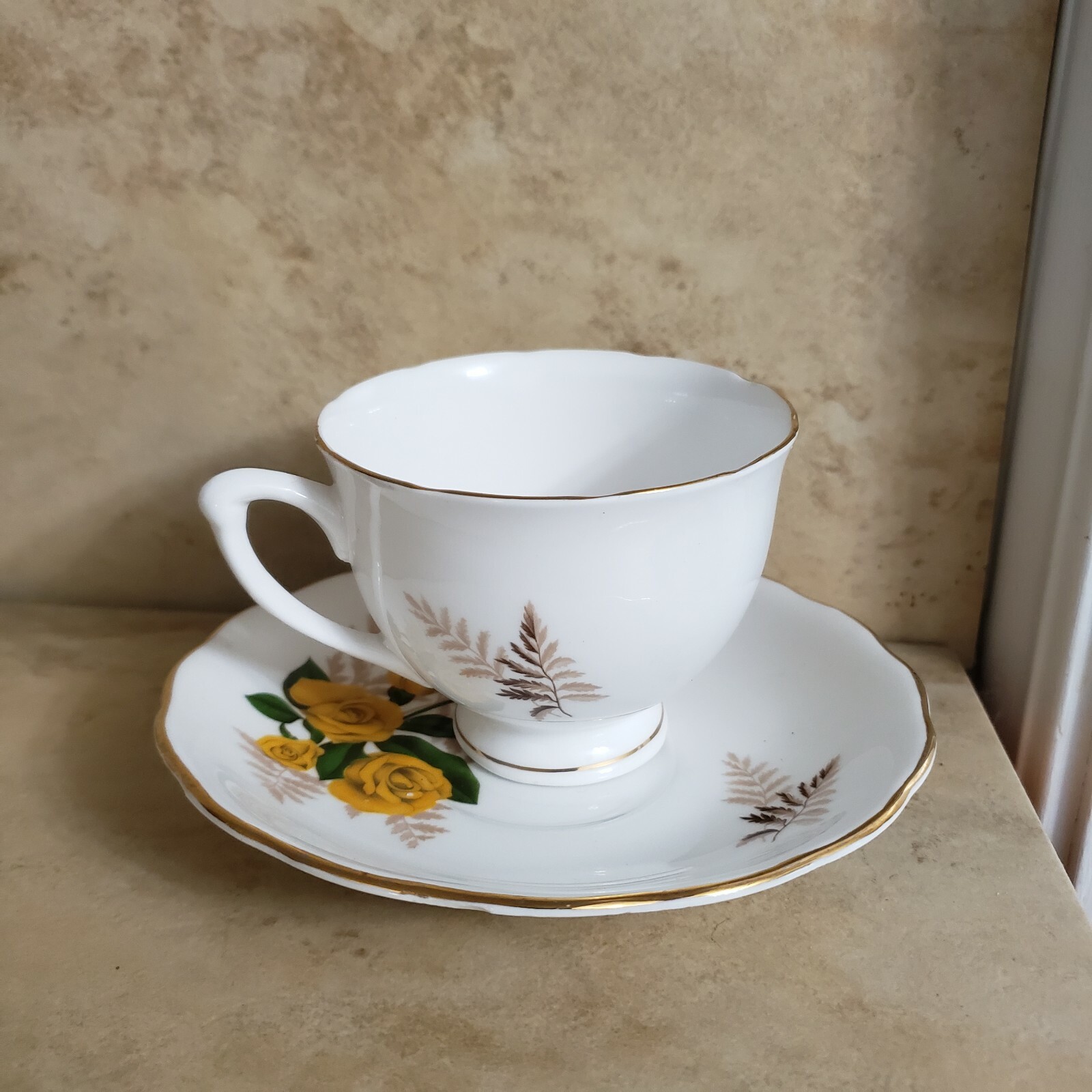 Vintage Royal Vale Bone China Tea Cup & Saucer England Yellow Roses Floral, A4