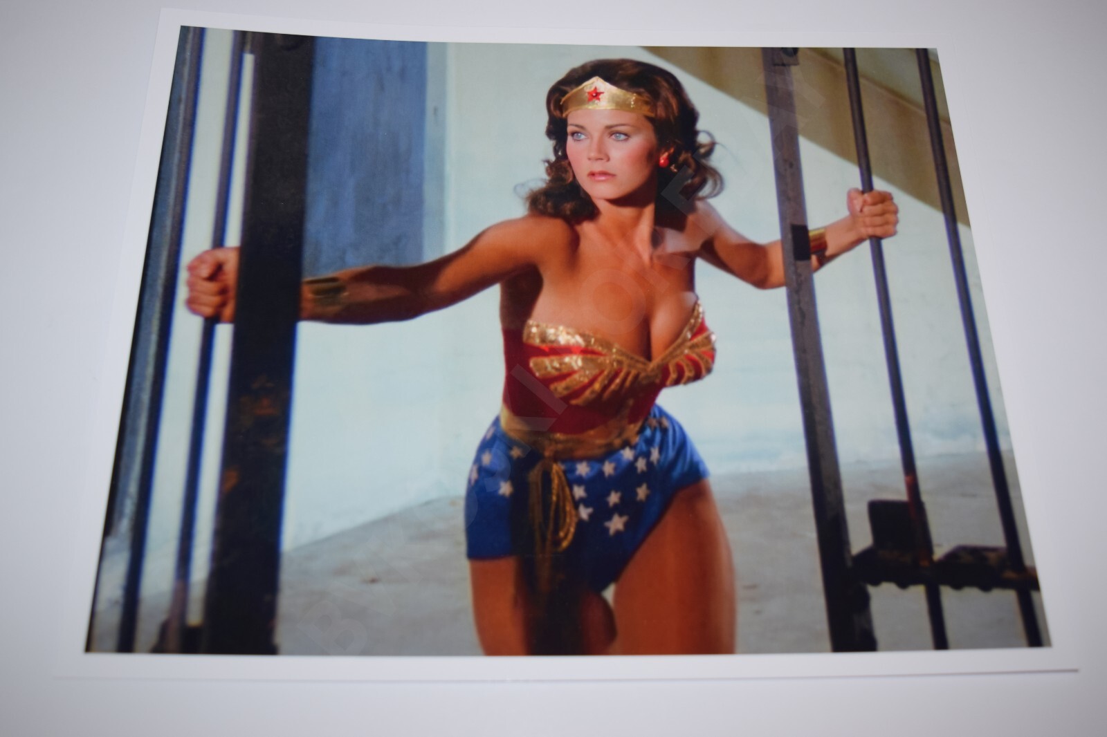 Lynda Carter Wonder Woman pinup 8×10 glossy photo Busty Sexy Cleavage tv 1272