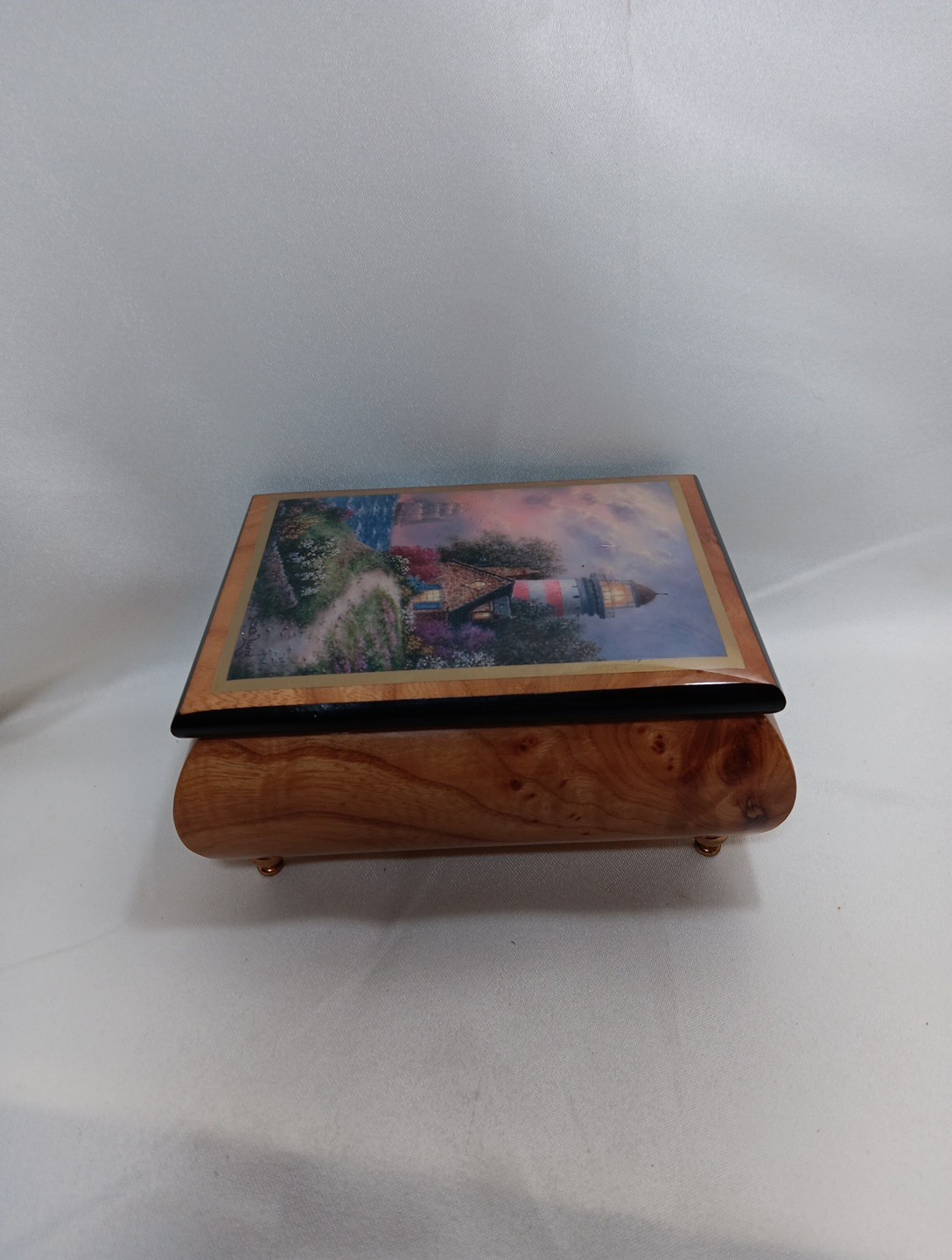 Die Musik Box Inc. Music Box with Lighthouse, Somewhere In Time