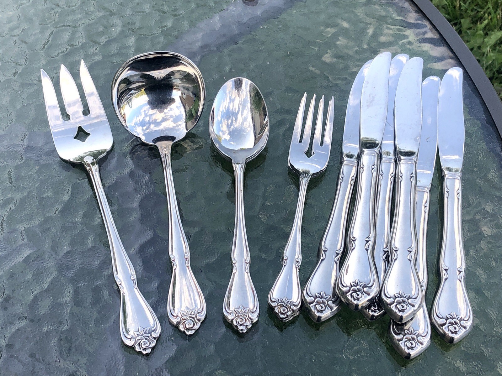 Oneida Arbor Rose True Rose Lot- Dinner Knives Serving Fork & Ladle- 59 Pieces!
