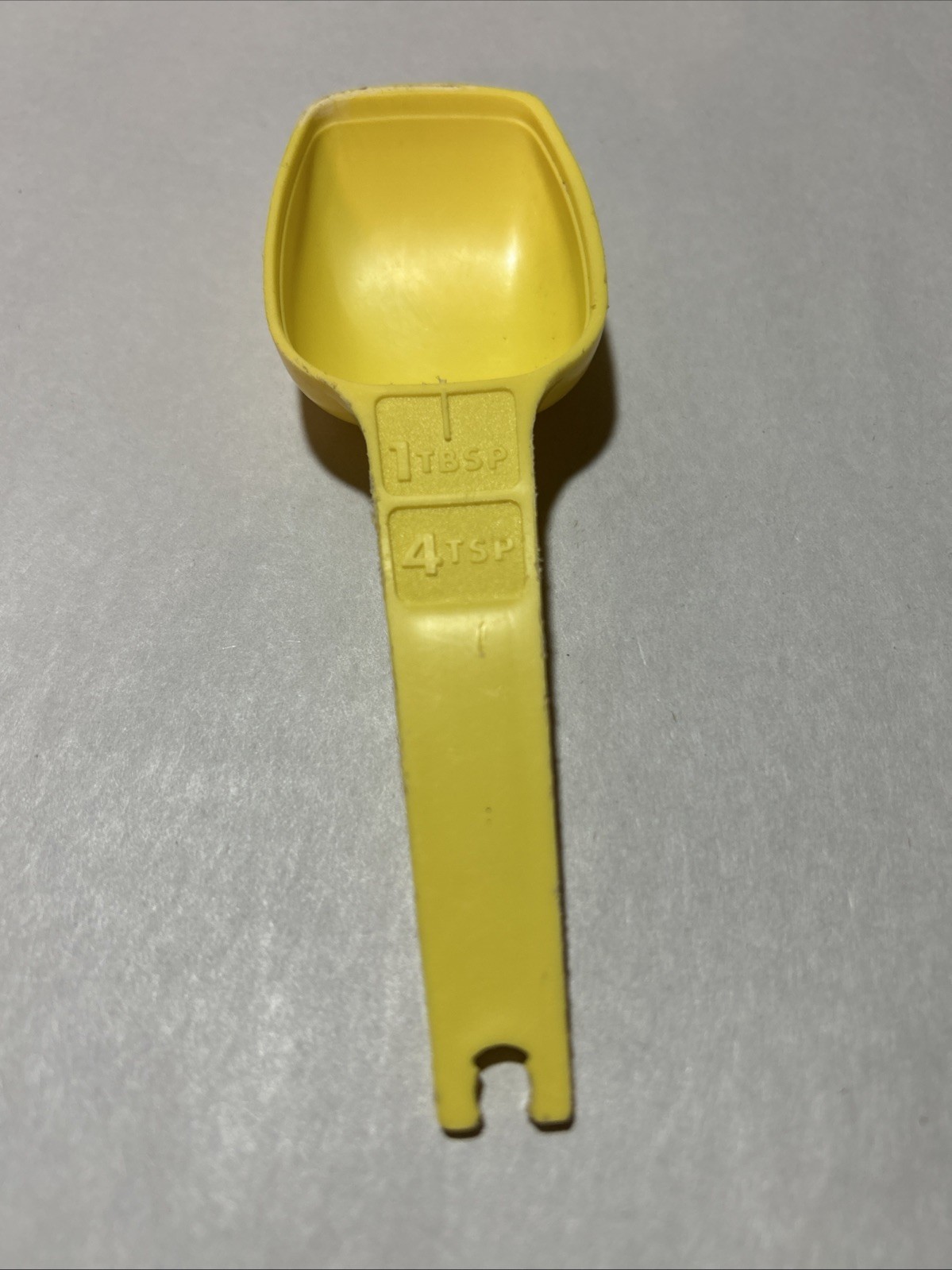 Vtg Tupperware Replacement Yellow 1 Tbsp/4 tsp Measuring Spoon #1272-2 Very Good