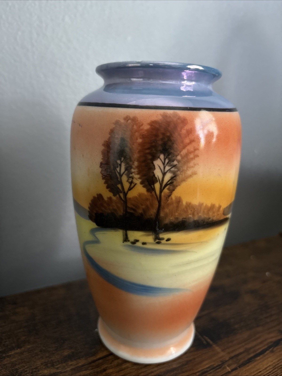 VTG NORITAKE “TREES IN THE MEADOW” PEARLESCENT VASE W/WOODEN STAND APROX 7”