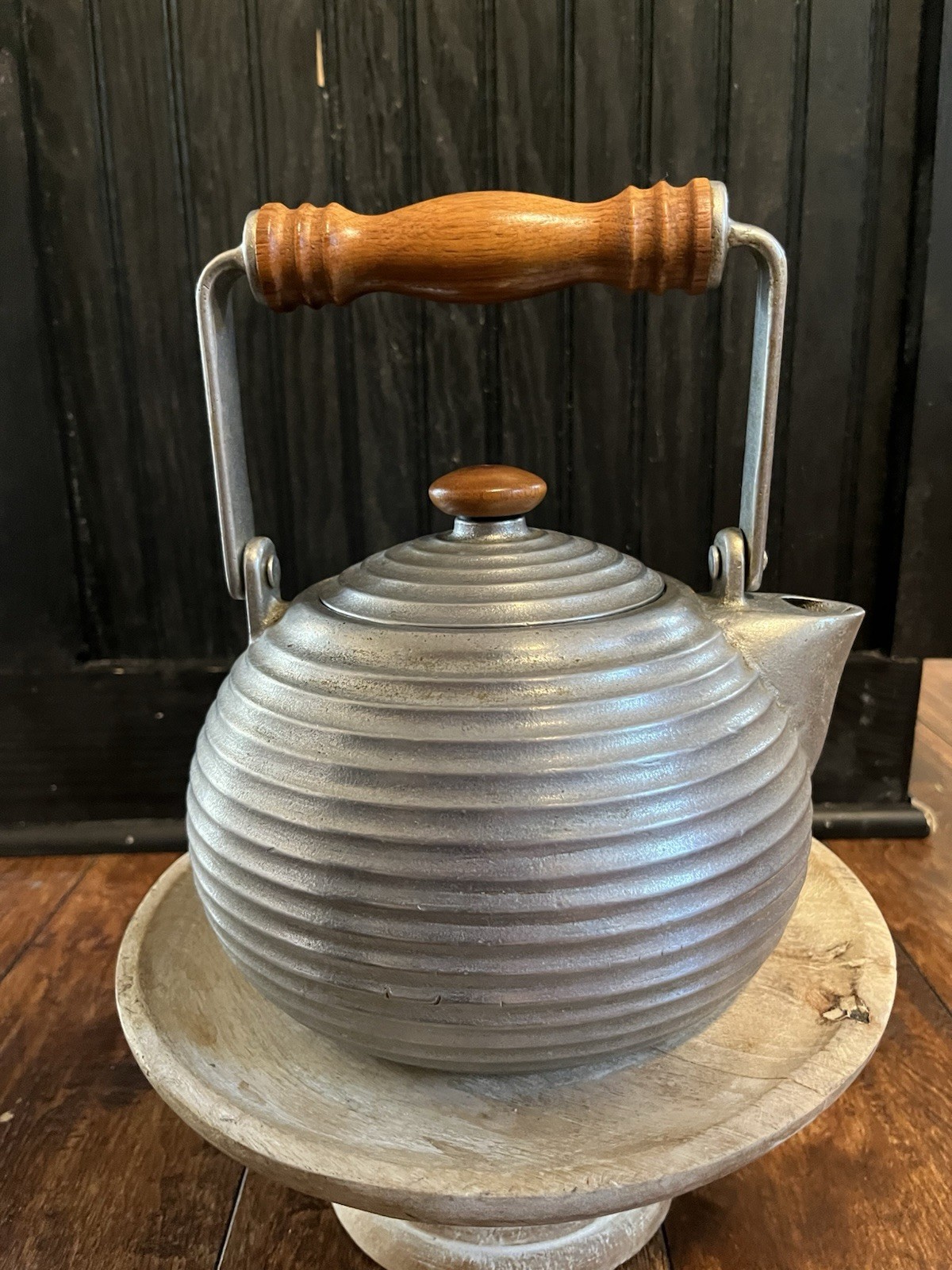 Wilton Armetale Branded Pewter Tea Kettle Wooden Handle 2 Quart Capacity Beehive