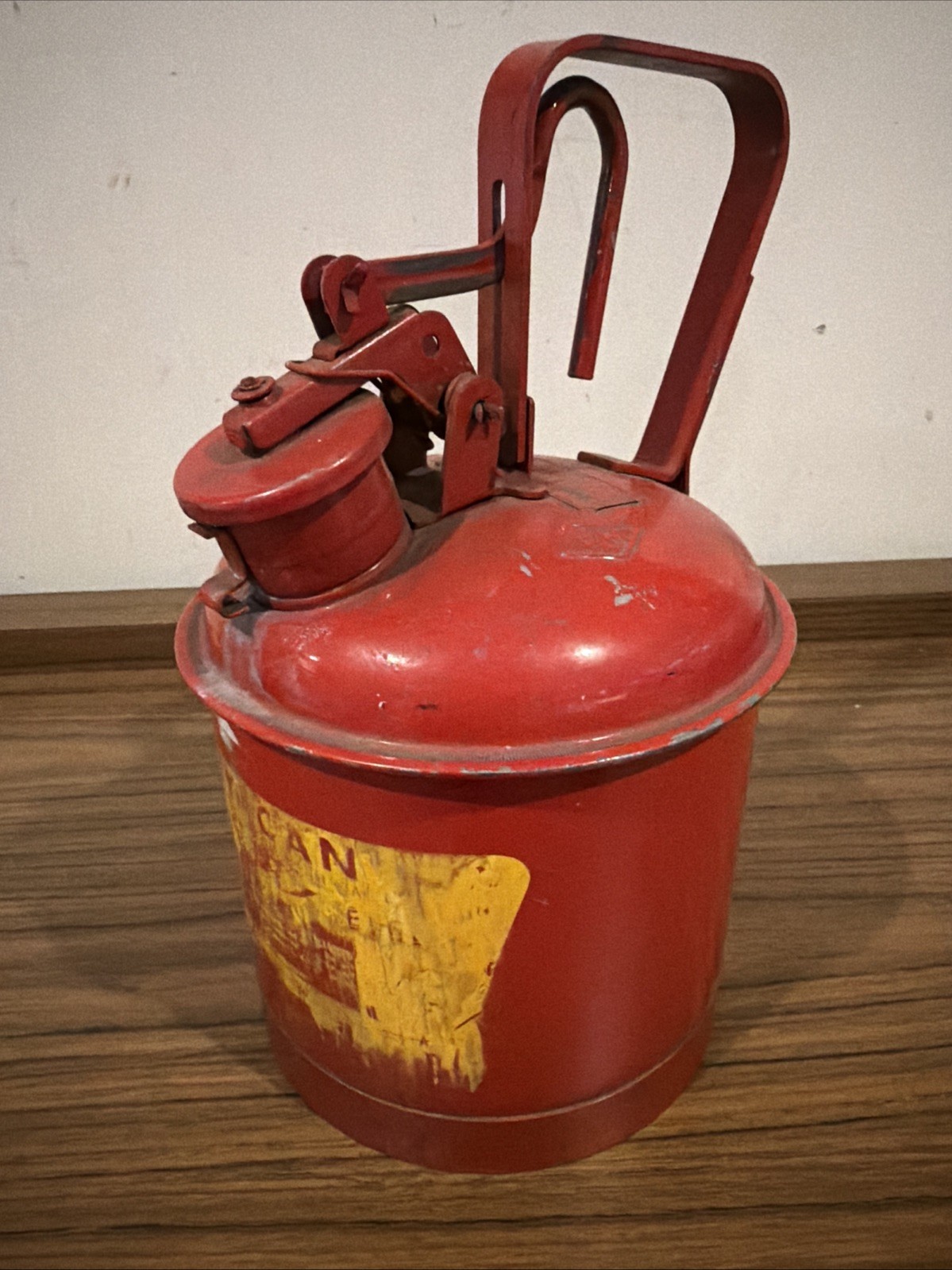 Vintage EAGLE Metal Safety Gas Can 1 Gallon UI-10 S TYPE 1