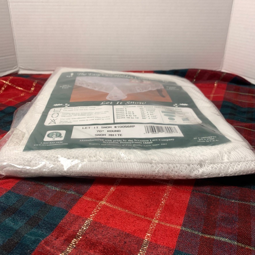Scranton Lace Easy Care Holiday Tablecloth White 70″ Round Wrinkle Free