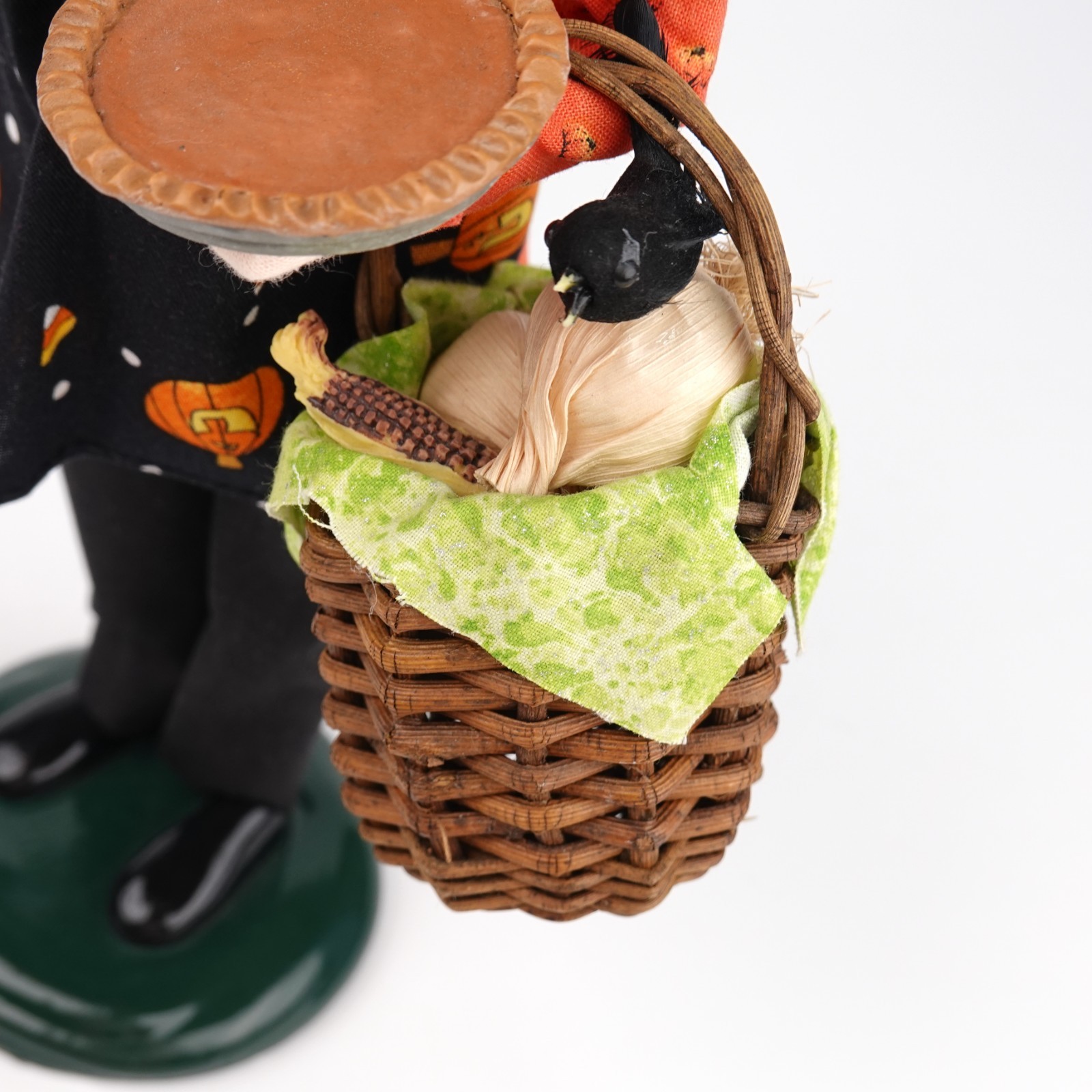 Byers Choice 2008 Thanksgiving Harvest Woman Pie Crow Corn Basket Signed RARE