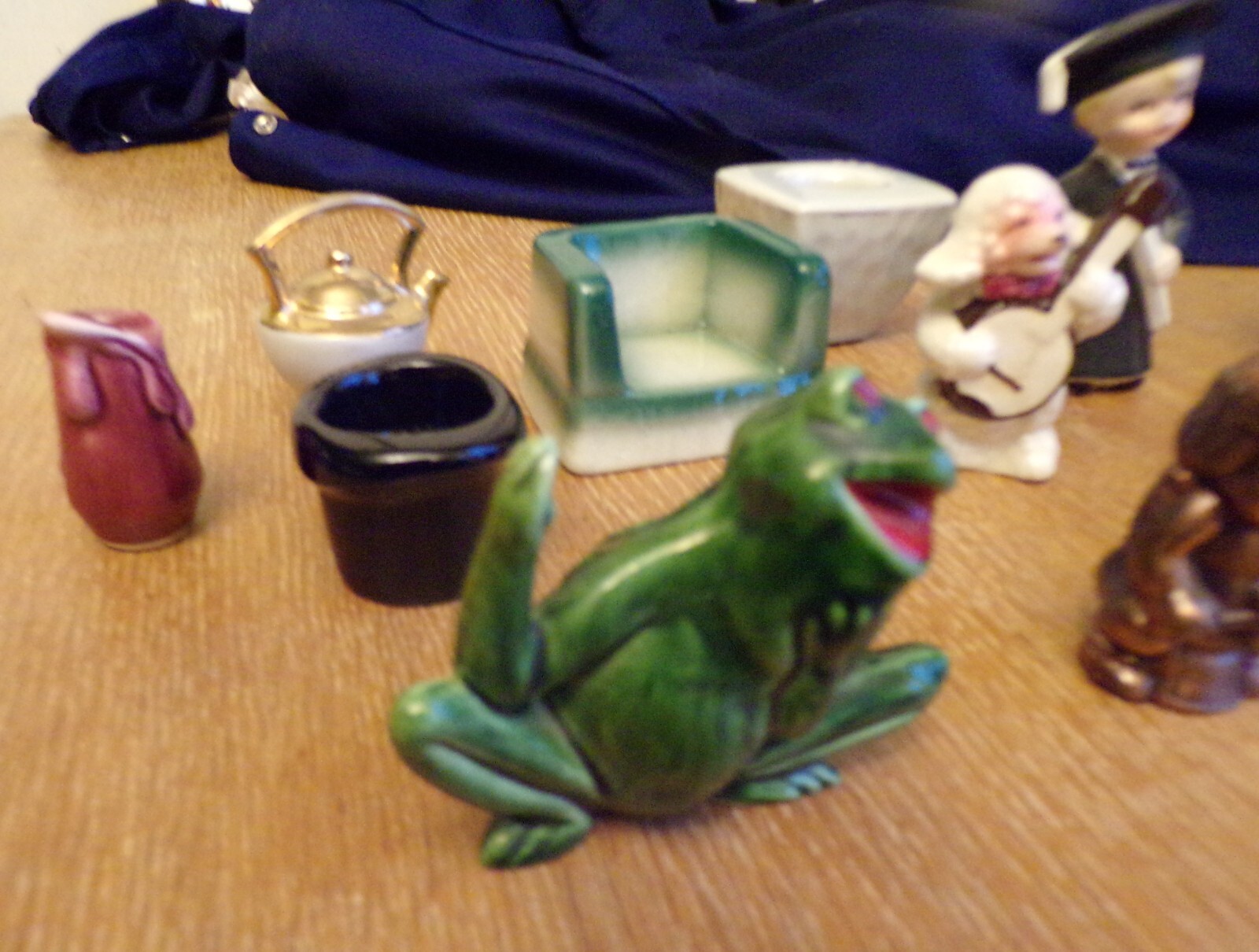 Lot of Single Unit Salt & Pepper Shakers: Roster/frog/phone/Tea pot/lamb/top hat