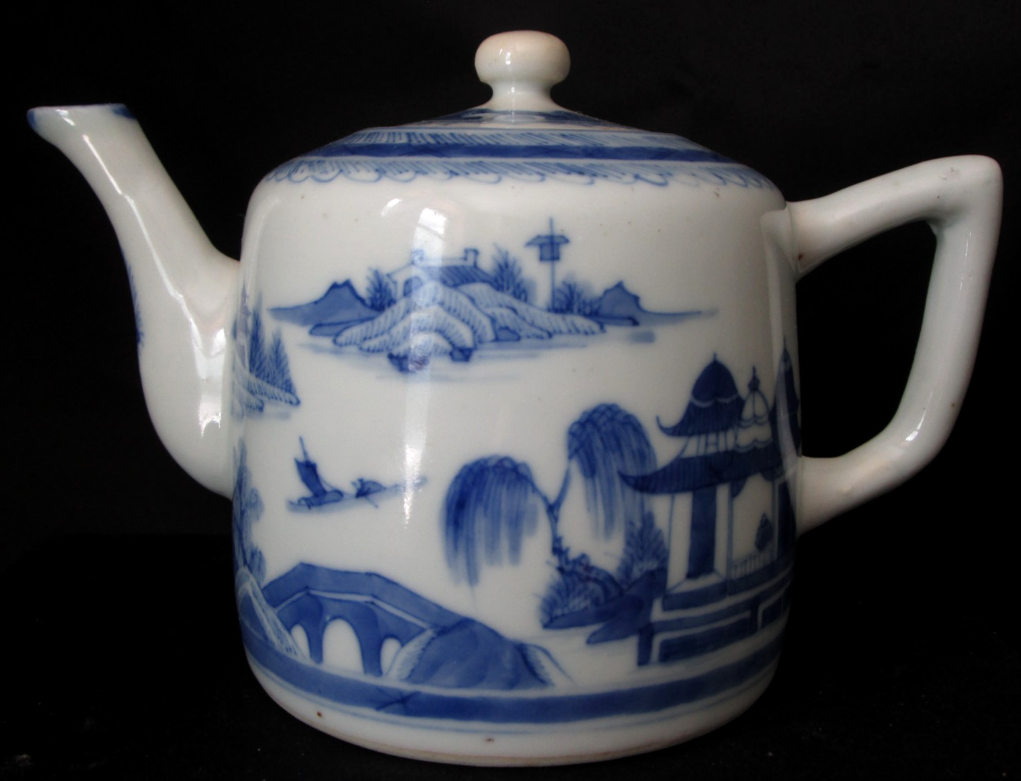 Antique 19th Century Qing Dynasty CHINESE CANTON Blue & White Porcelain teapot