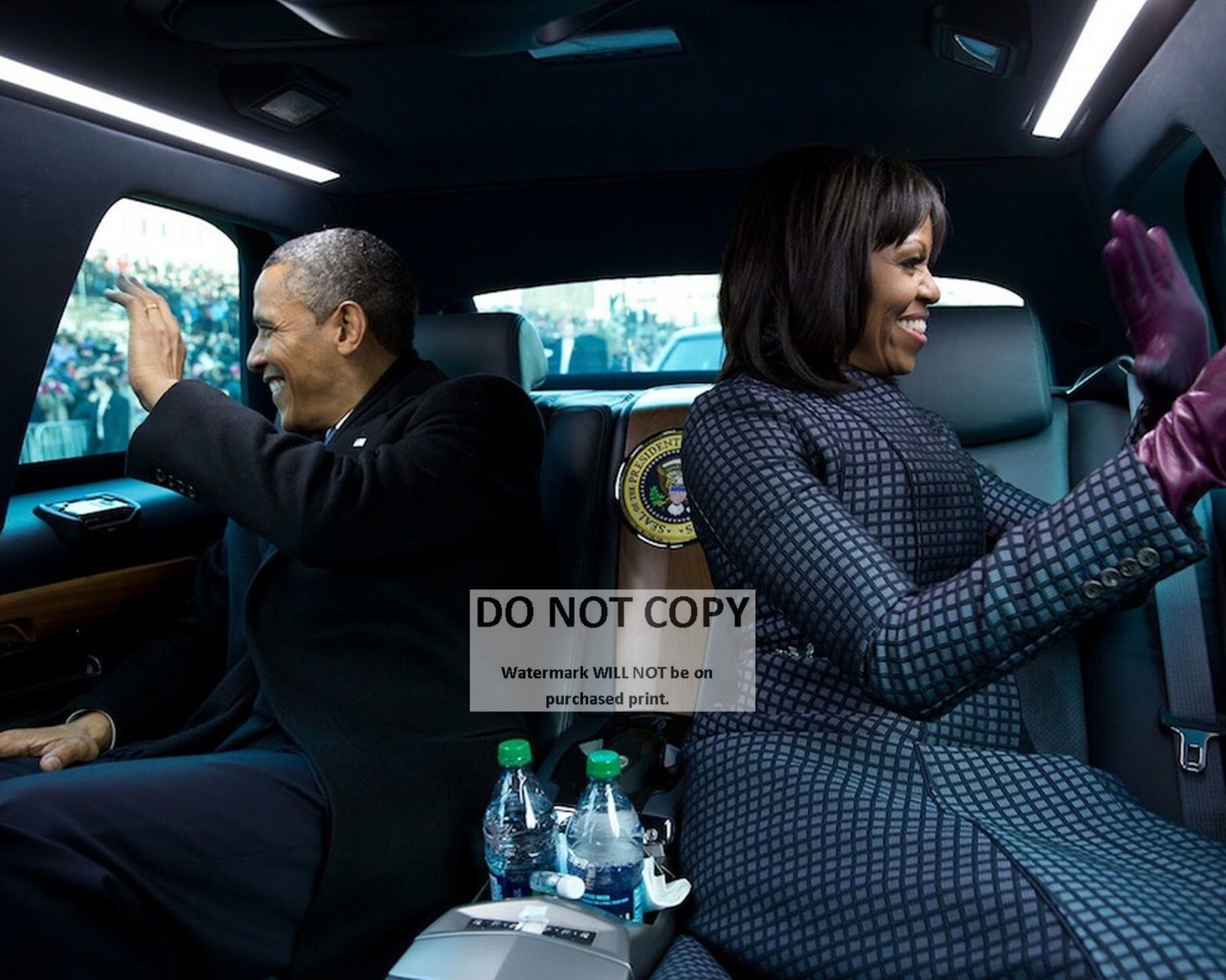 BARACK OBAMA & FIRST LADY MICHELLE IN INAUGURAL PARADE – 8X10 PHOTO (CC-088)