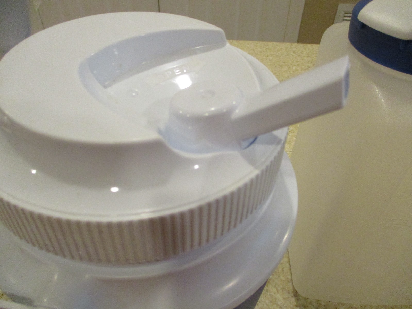 Lot 2 NEW/Old Stock RUBBERMAID Pitchers: 1 Gallon+2-Qt. Insulated Jug w/Spout