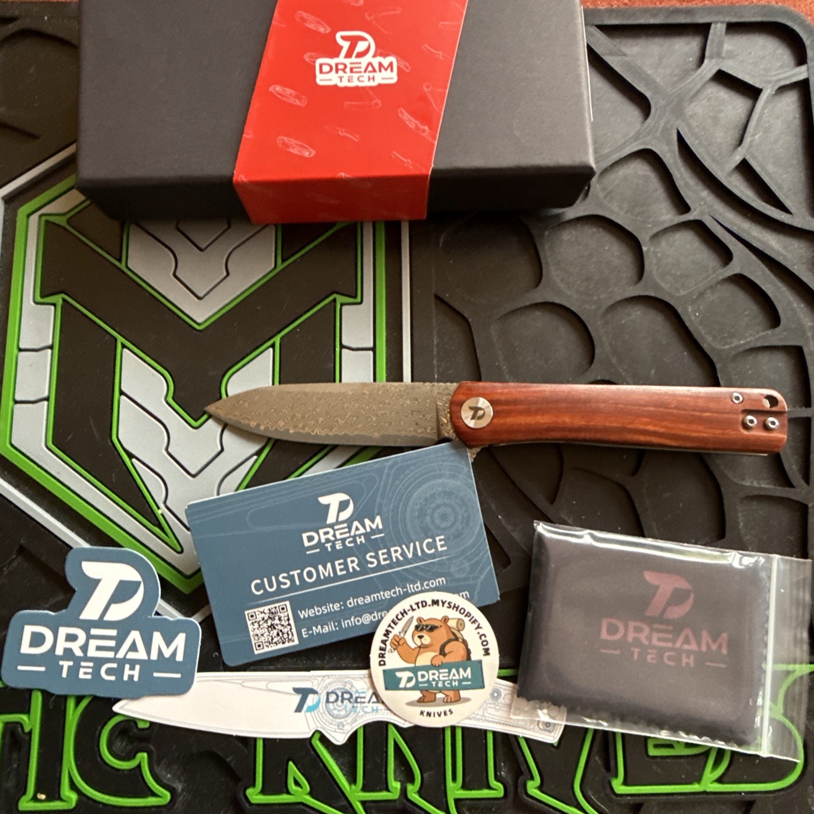 Dreamtech D3896WD Wood Handle Damascus Blade