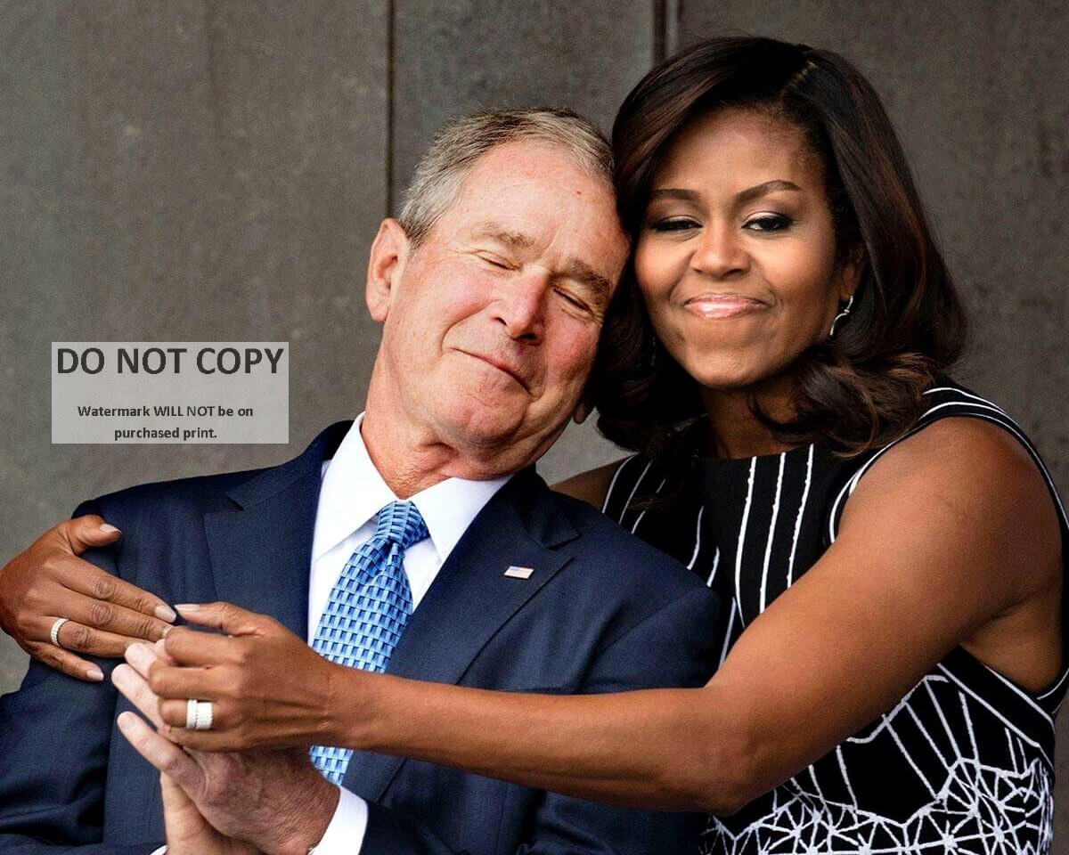 FIRST LADY MICHELLE OBAMA HUGS GEORGE W. BUSH – 8X10 PHOTO (OP-627)