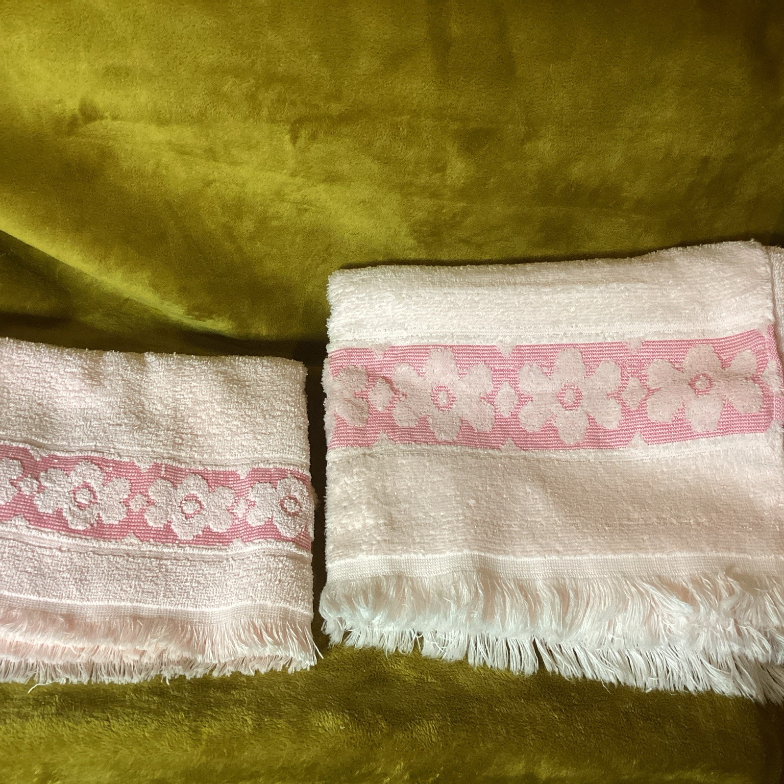 Vtg Leshner Pink Floral Bath Towel/Hand Towel w/ Fringe Cotton/Polyester Blend