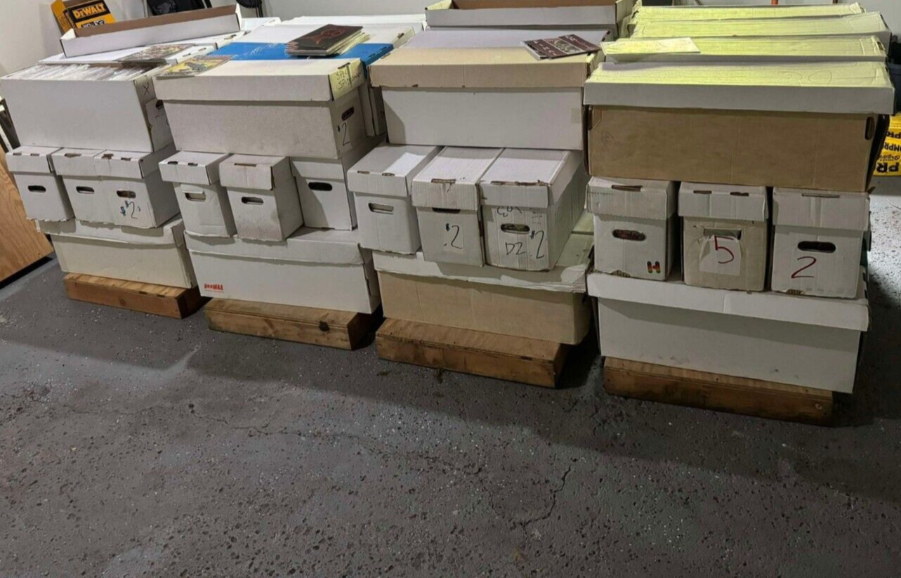 LARGE 25 COMICS BOOK LOT-MARVEL, DC, INDIES- FREE/Fast Shipping! VF to NM+ ALL
