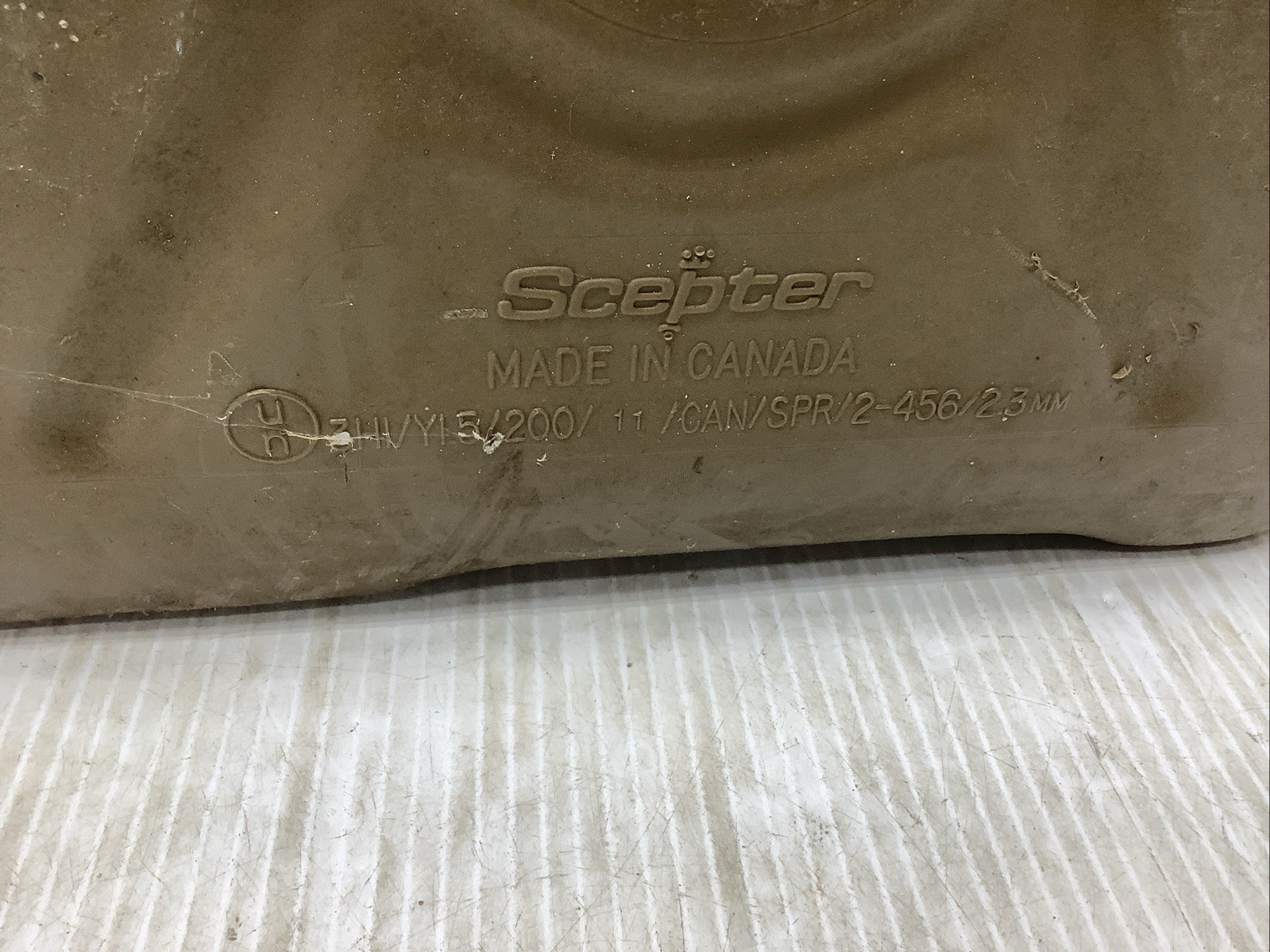 Scepter Genuine 5 Gallon / 20 L Olive Drab Military Fuel Can