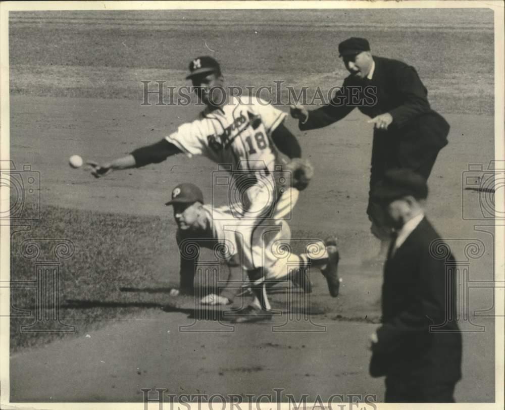 1959 Press Photo Braves Felix Mantilla tags out Phillies player, Wisconsin