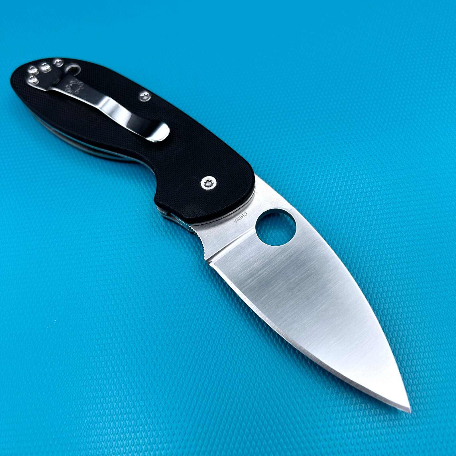 Spyderco Efficient C216GP – Plain Edge Linerlock – G10 scales – 8Cr13MoV steel