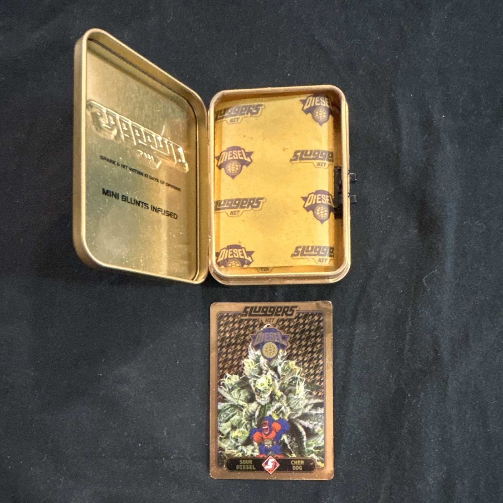 Sluggers HIT NY Knicks Championship Mini Blunts Card with Gold Box