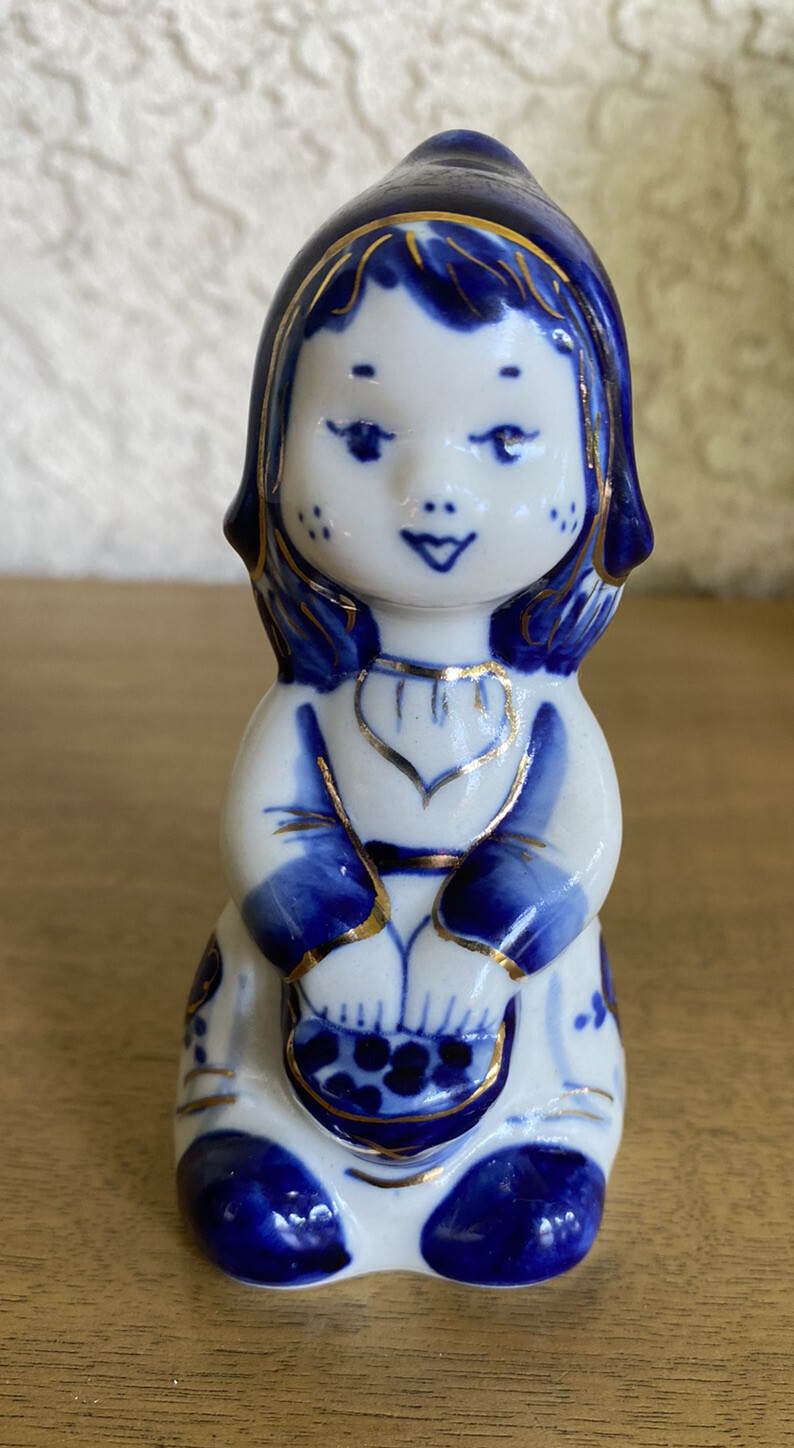 Vtg Little Dutch Girl Figurine Cobalt & Gold 4.25in Tall Unbranded Flow Blue?