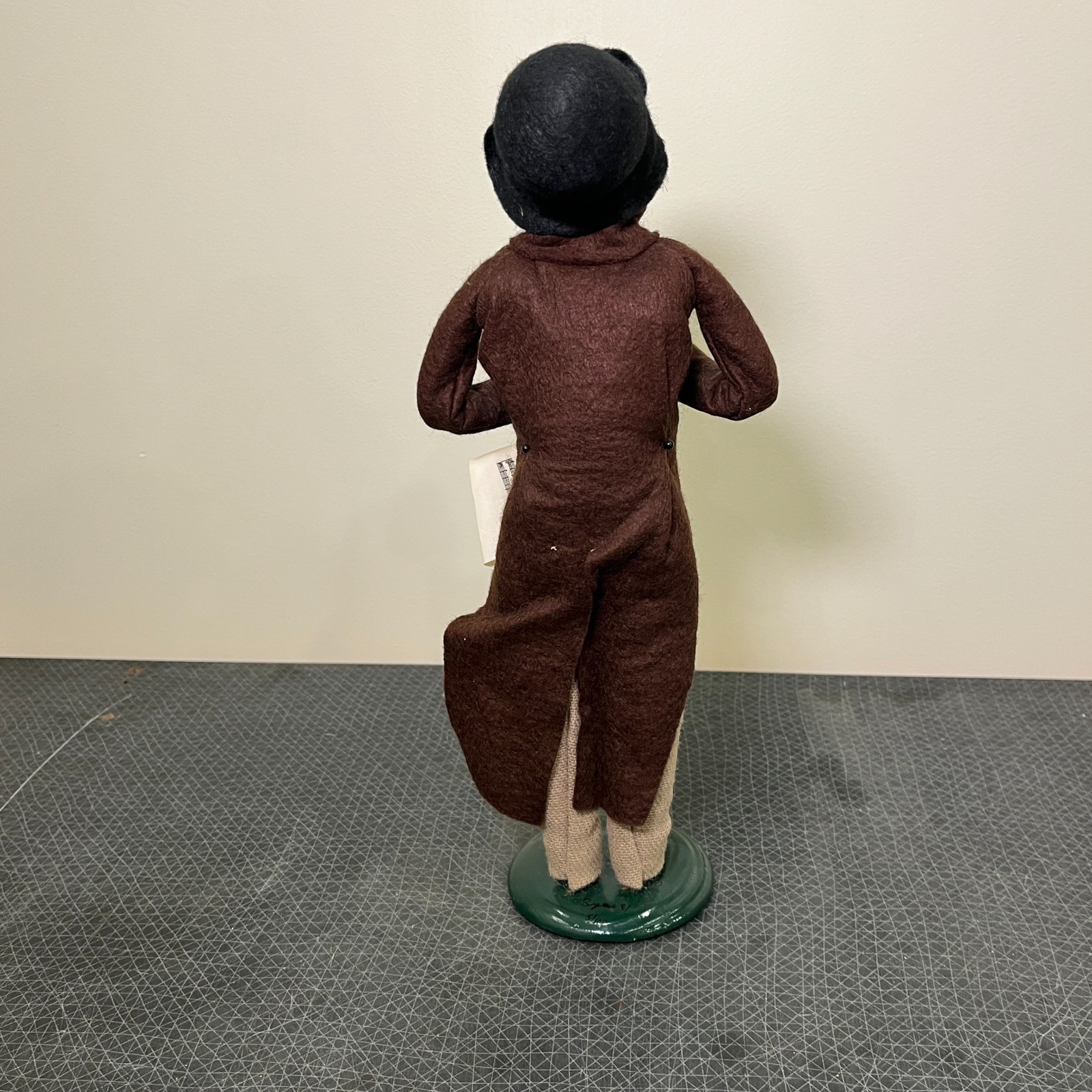 Byers Choice Caroler Man with Bell and Sheet Music, Brown Coat, 1991 NEW