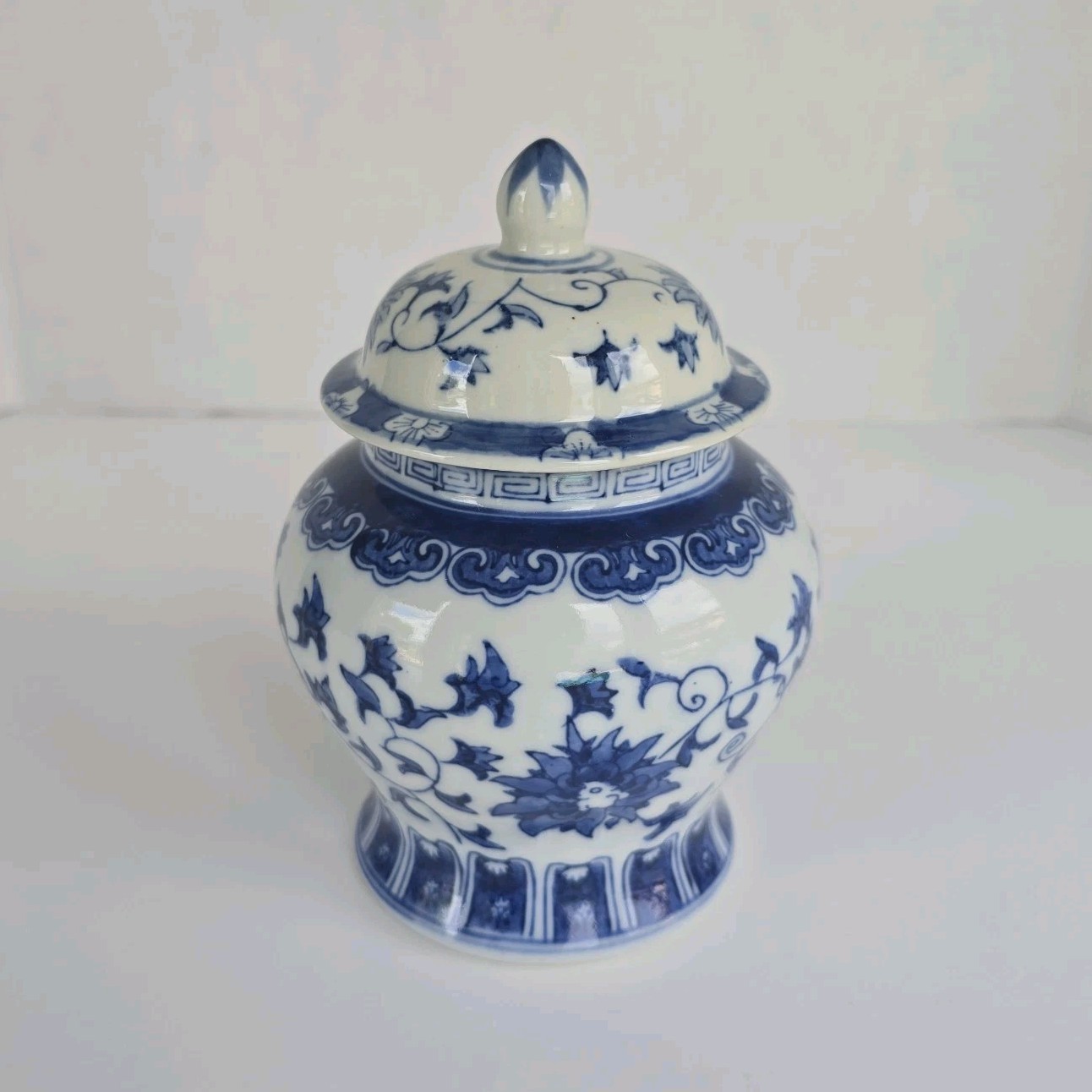 Blue & White Floral Porcelain Ginger Jar Decorative Jar w/ Lid 4.25 in Round