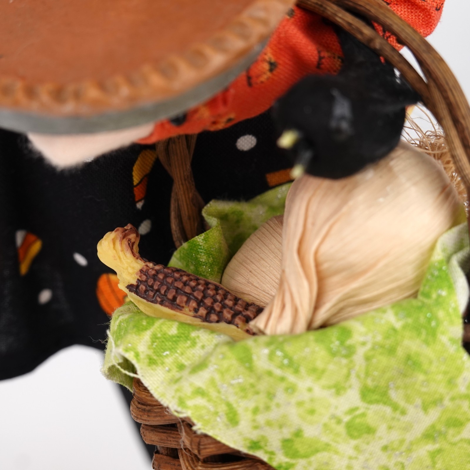 Byers Choice 2008 Thanksgiving Harvest Woman Pie Crow Corn Basket Signed RARE