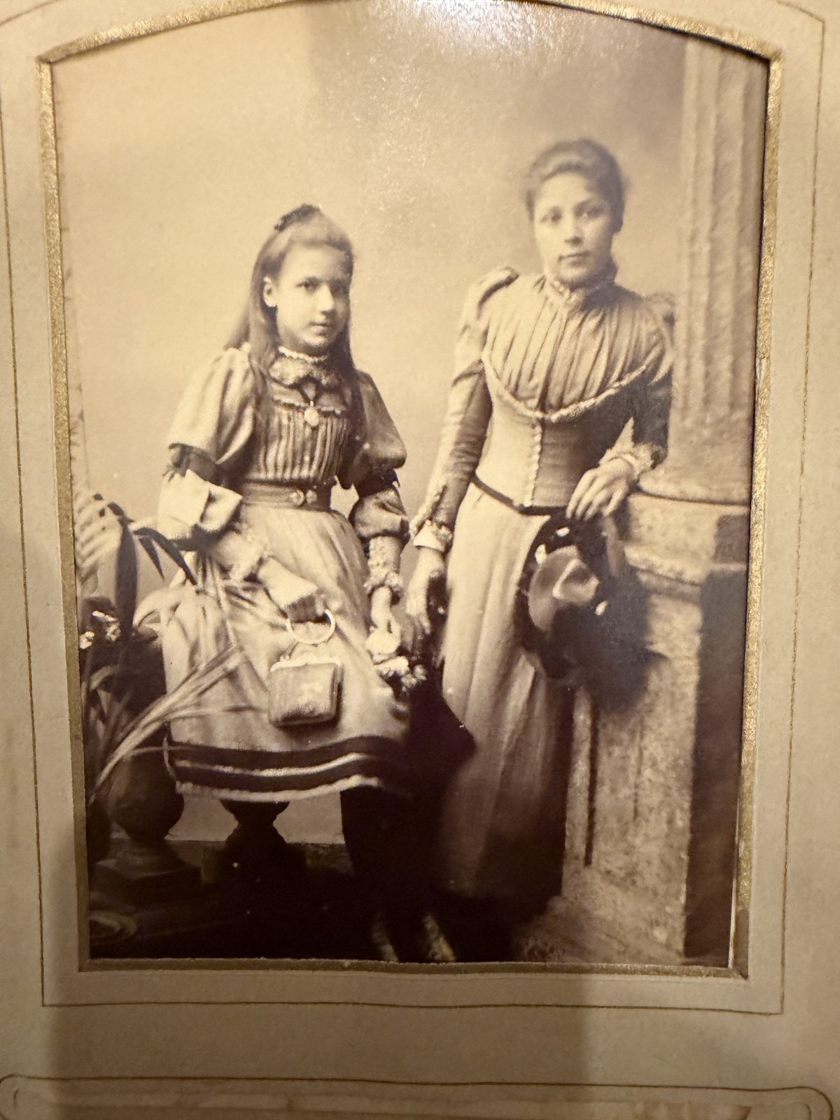 Antique Victorian Photo Album 16 Cabinet Cards East London c1885-1910 with Clasp