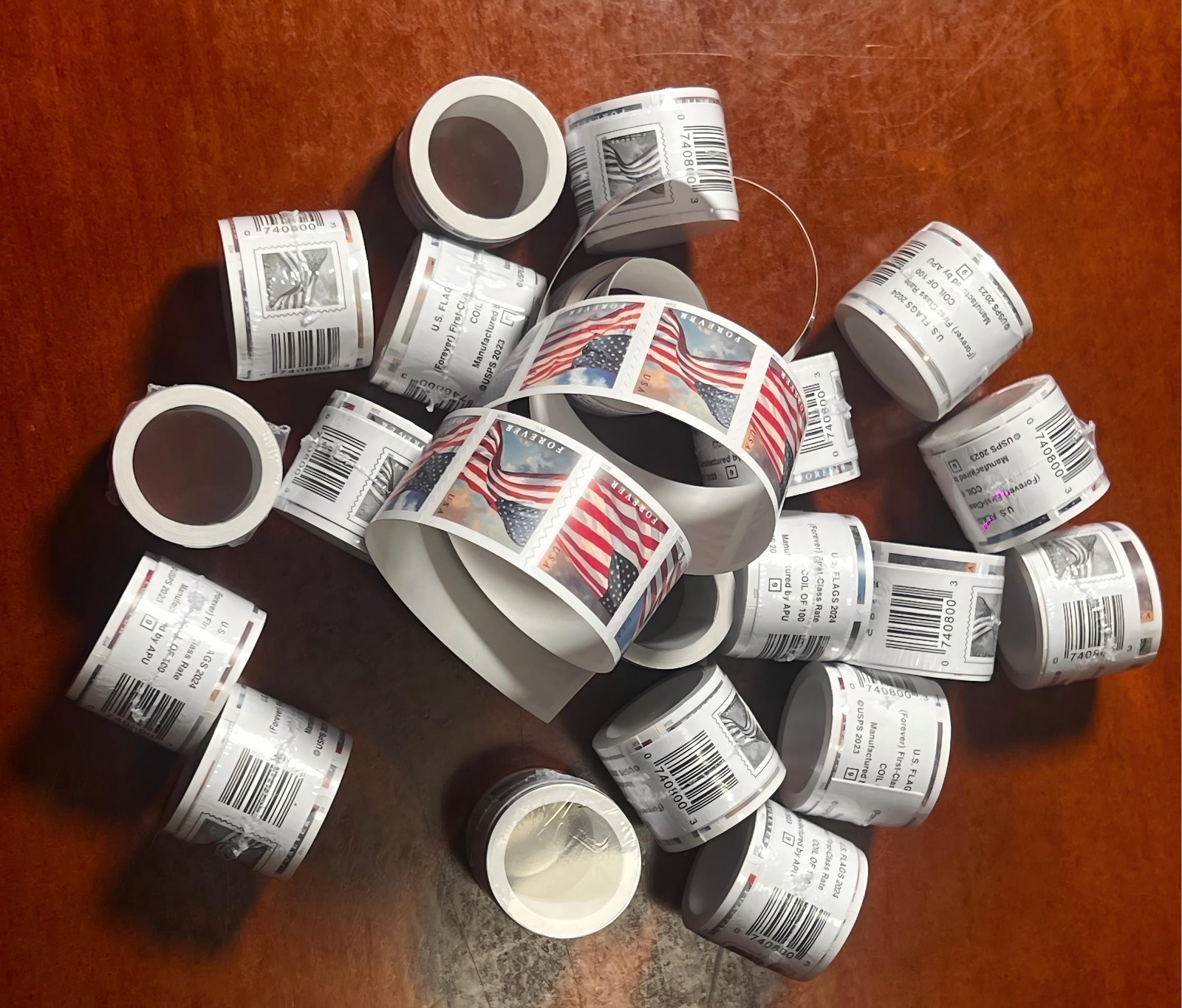 NEWEST 10 ROLLS OF 100 POSTAGE FREE SHIPPING!!!!-1000PCS, NEW SEALED!