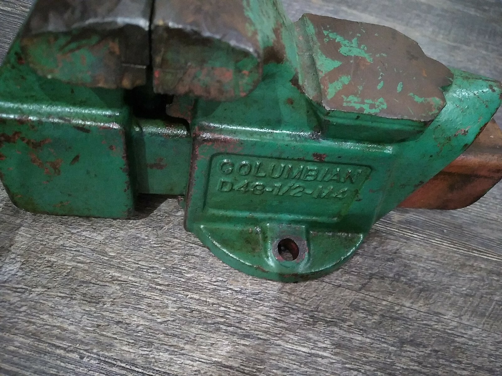 VTG COLUMBIAN D43-1/2-M4 3-1/2“ JAWS BENCH VISE MADE IN U.S.A