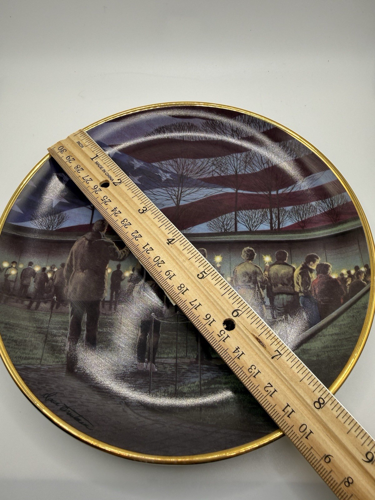 „Candlelight Memorial” Franklin Mint Friends of Vietnam Veterans Memorial Plate