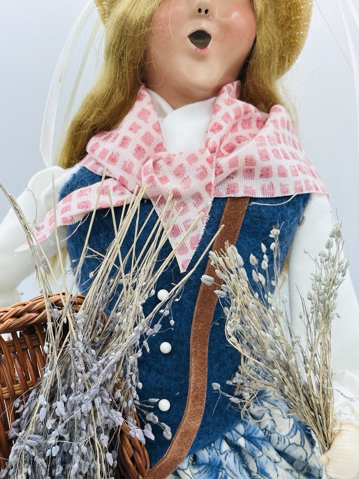 Byers Choice 2002 Lavender Lady Caroler Flower Herb Gatherer w Tag 13in