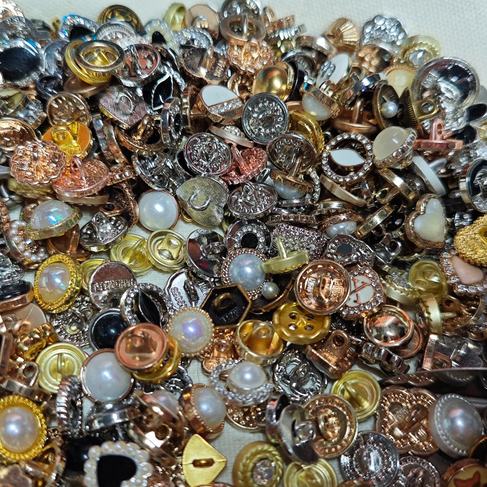 Vintage-nowEstate Sale Buttons Lot 50p Various Sizes Shapes Colors Types Usable