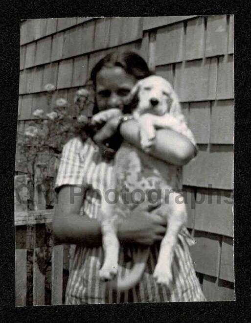 KID GIRL HOLDING BIG PUPPY DOG OLD/VINTAGE PHOTO- I633