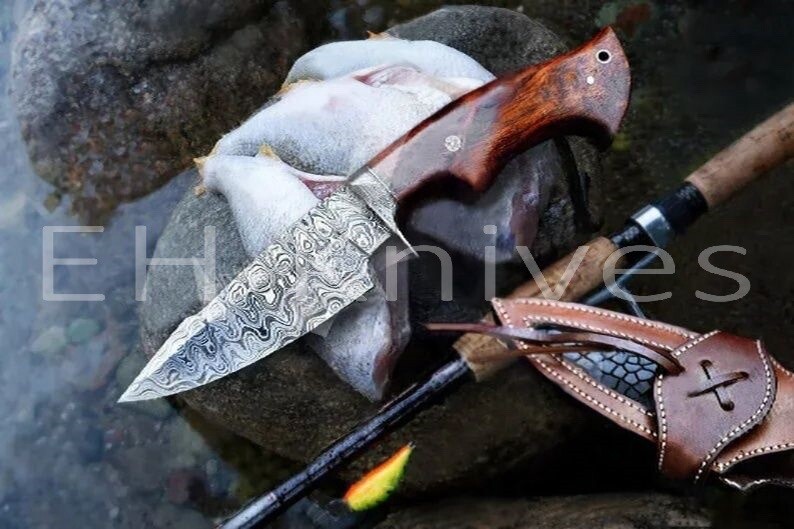 CUSTOM HANDMADE DAMASCUS STEEL BOWIE HUNTING KNIFE ROSE WOOD HANDLE W/SHEATH