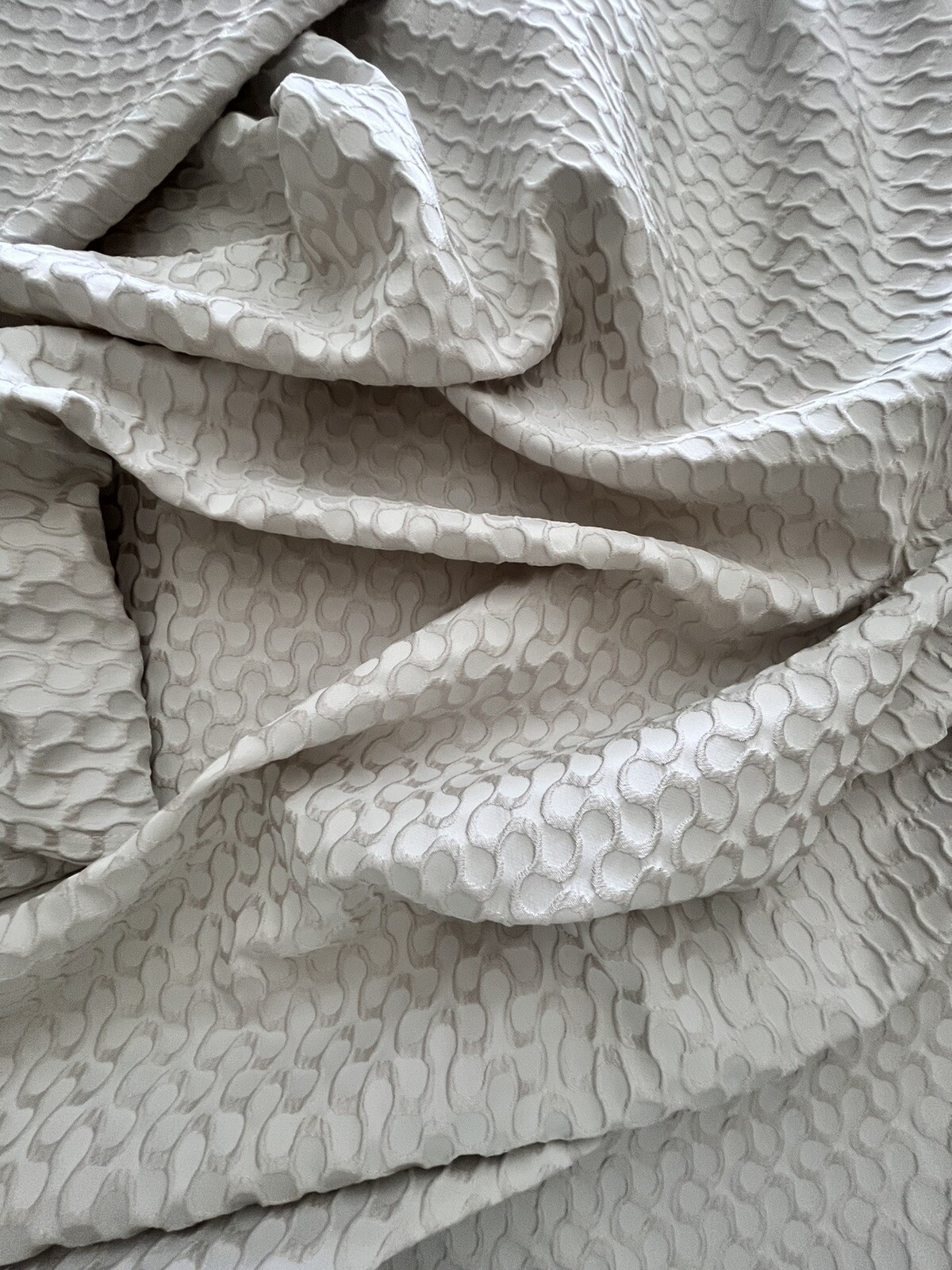 JAB Anstoetz „ARLEEN“ Ivory- Small scale Jacquard-washable-50.5″W x 91″L