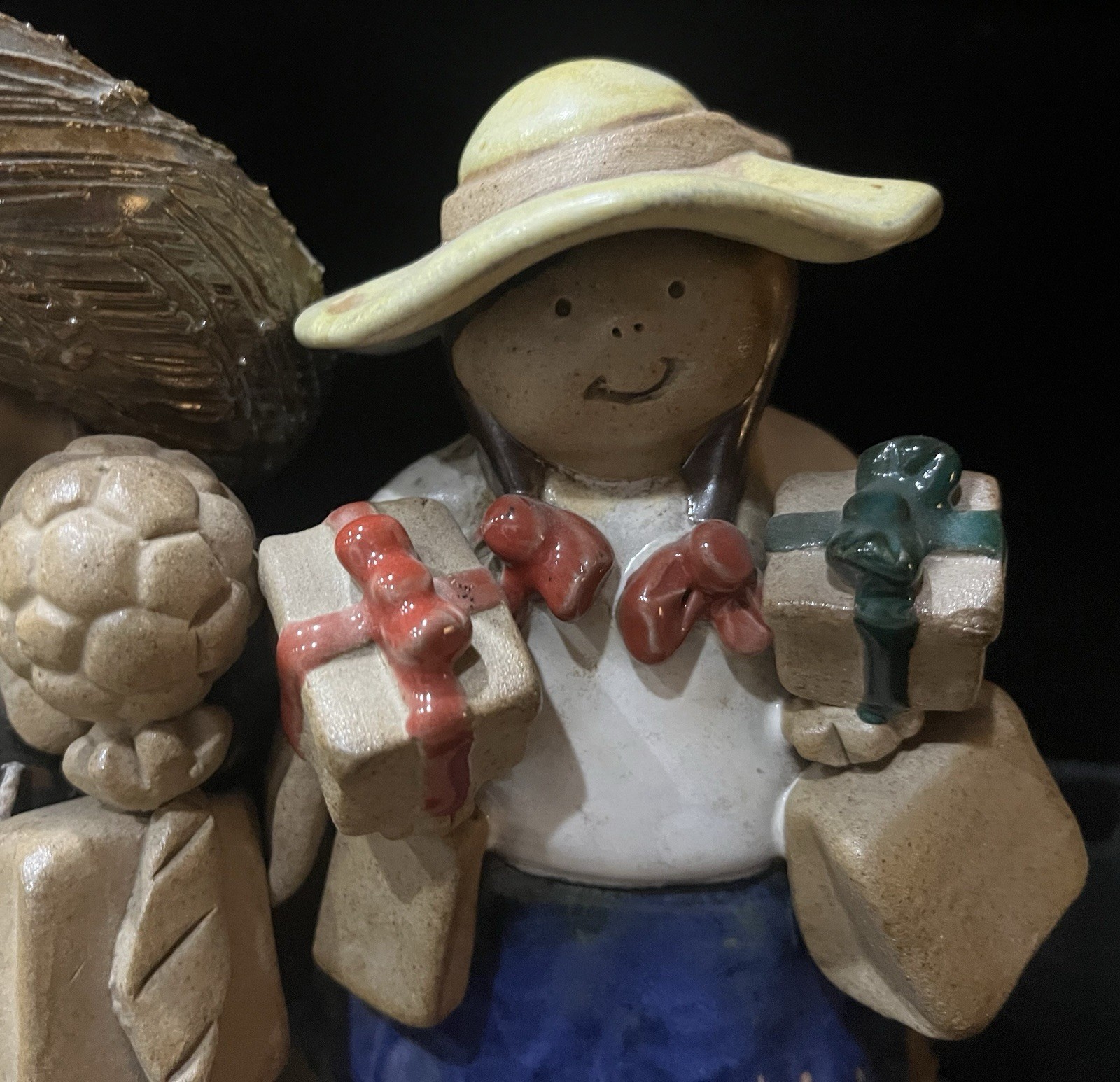RODO PADILLA CERAMIC POTTERY MAN AND WOMAN SHOPPING SCULPTURE