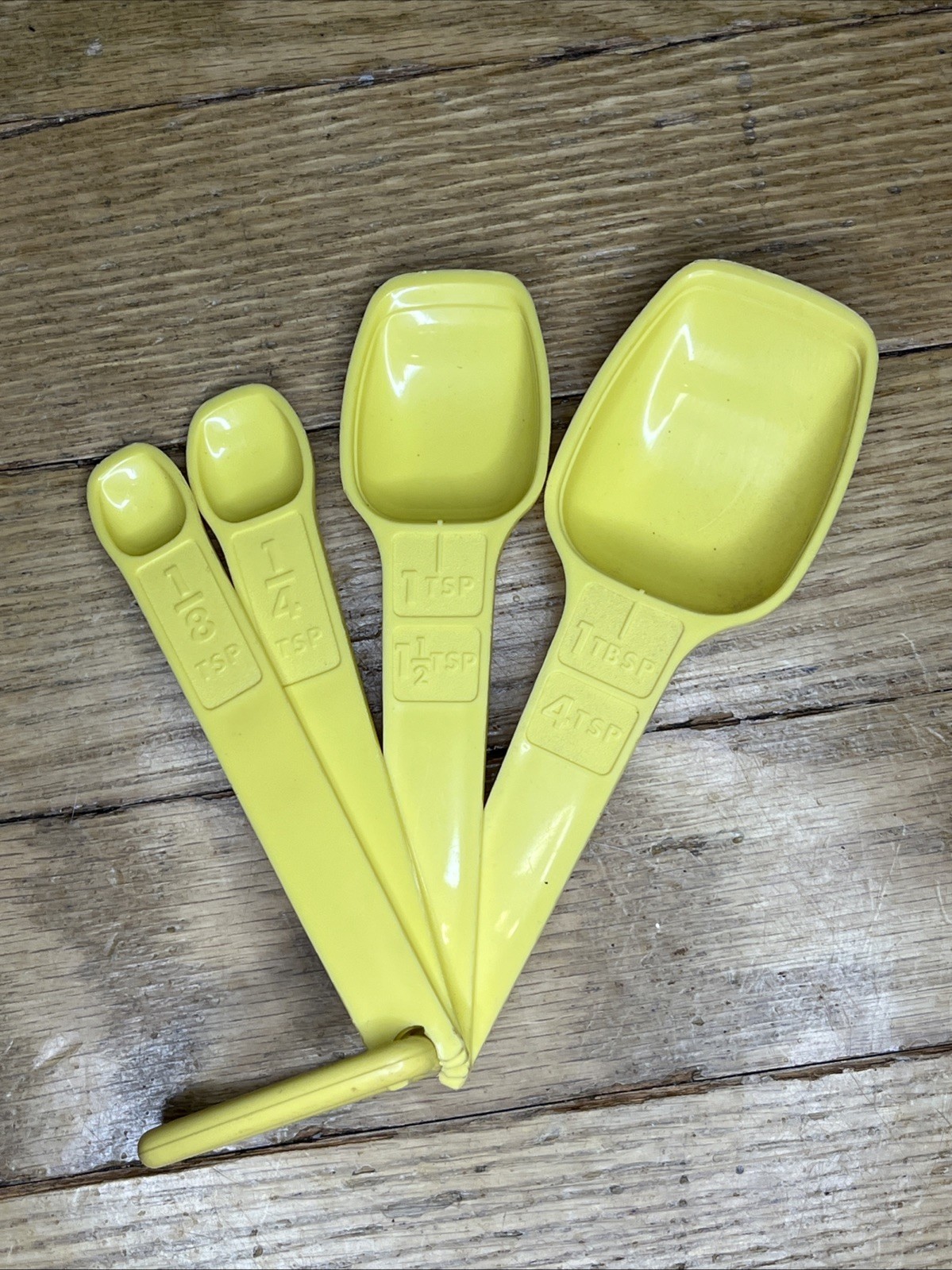 VTG Tupperware Yellow Measuring Spoons Set 4 Spoons 1 Ring 1272