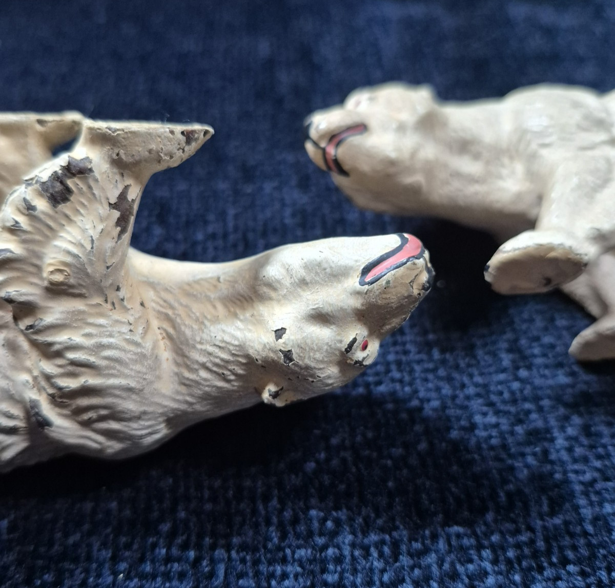 Pair Polar Bear Lead Metal Cold Painted Figurines Crescent? 4.5 in W x2 in H Vtg