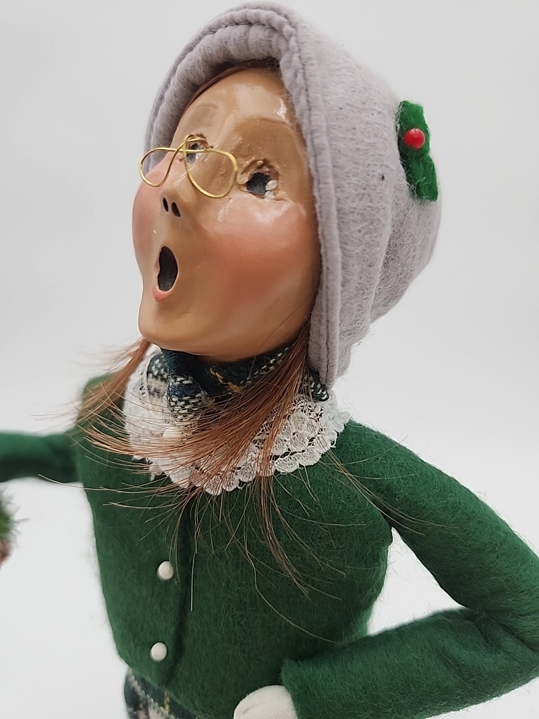 Vtg ’95 Byers Choice Colonial Woman Caroler Basket Pomegranate Signed 51/100