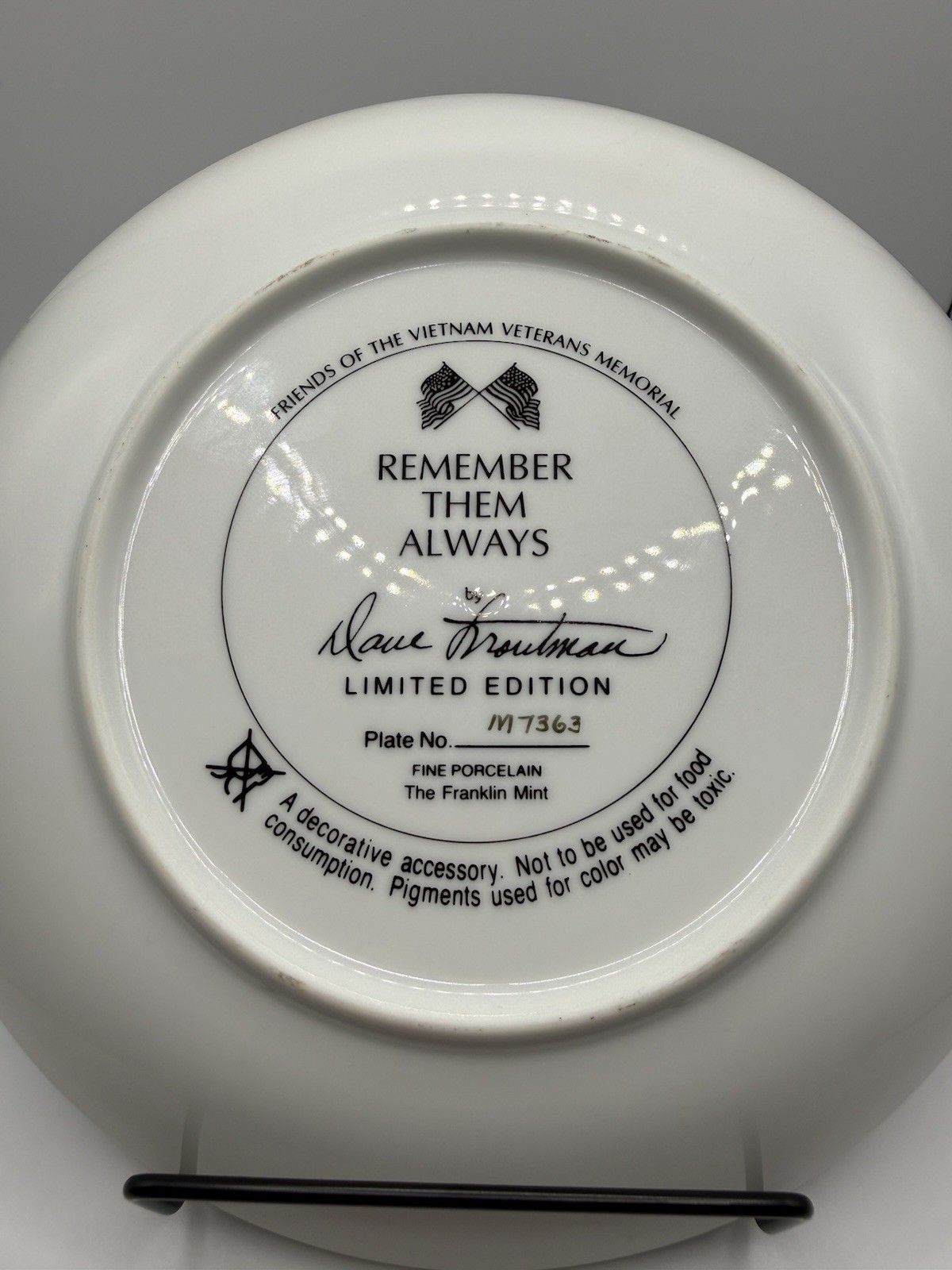 „Remember Them Always” Franklin Mint Friends of Vietnam Veterans Memorial Plate