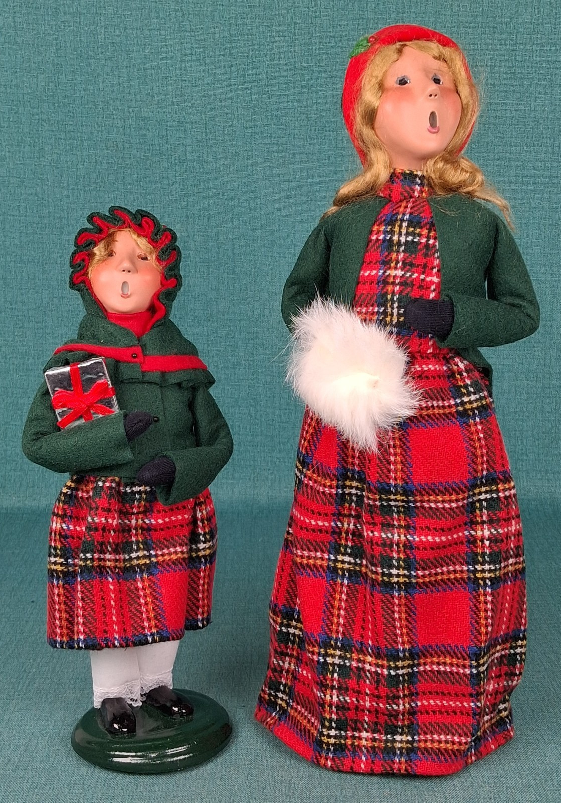 2 Byers Choice Carolers” 2011 ~ 13″ Woman & 10″ Girl w/ Gift