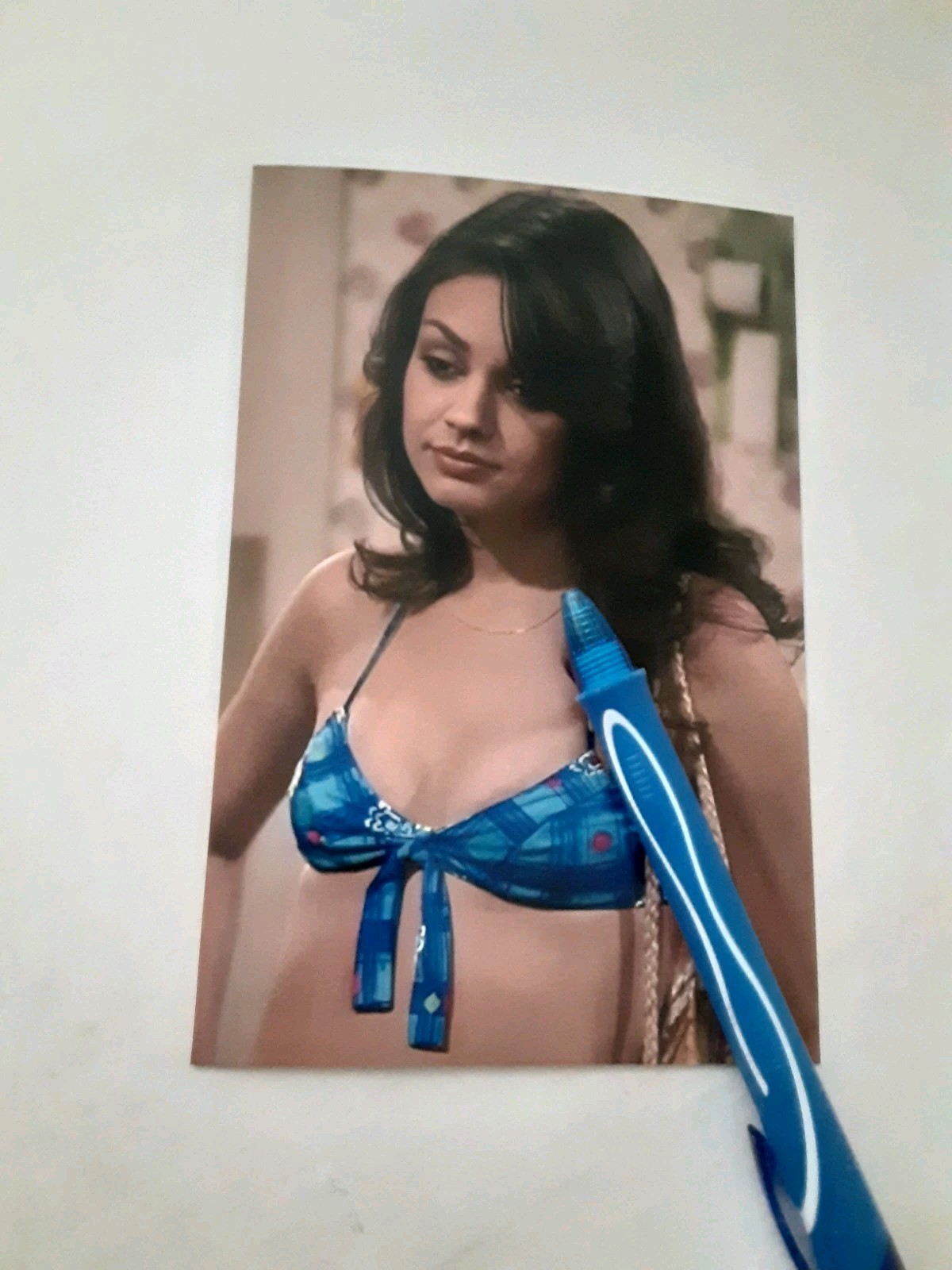 MILA KUNIS, BEAUTIFUL ACTRESS JACKIE ON THAT 70s SHOW, GLOSSY COLOR, 4X6 PHOTO