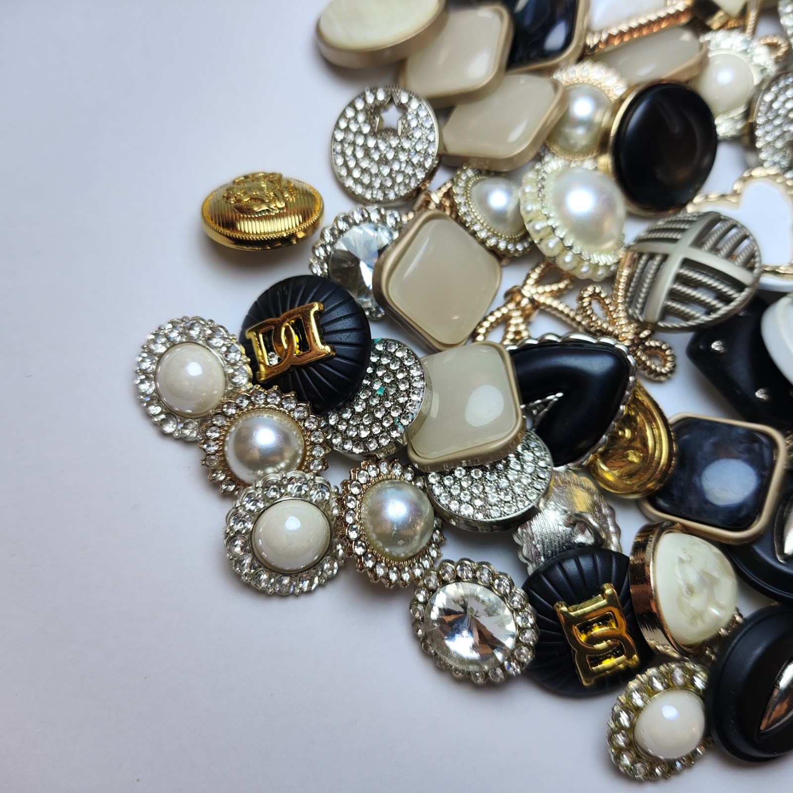 Vintage new Estate Sale Buttons Lot 50p Various Sizes Shapes Colors Types Usable