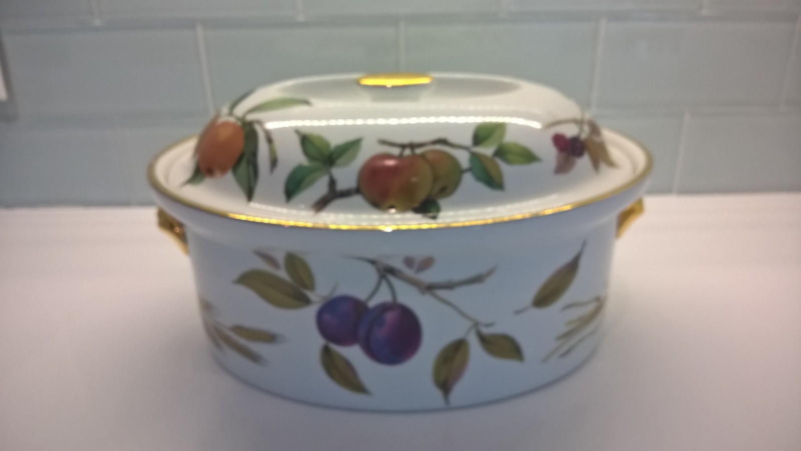 Vintage Royal Worcester English Porcelain Evesham Gold 2.5 Quart Oval Covered