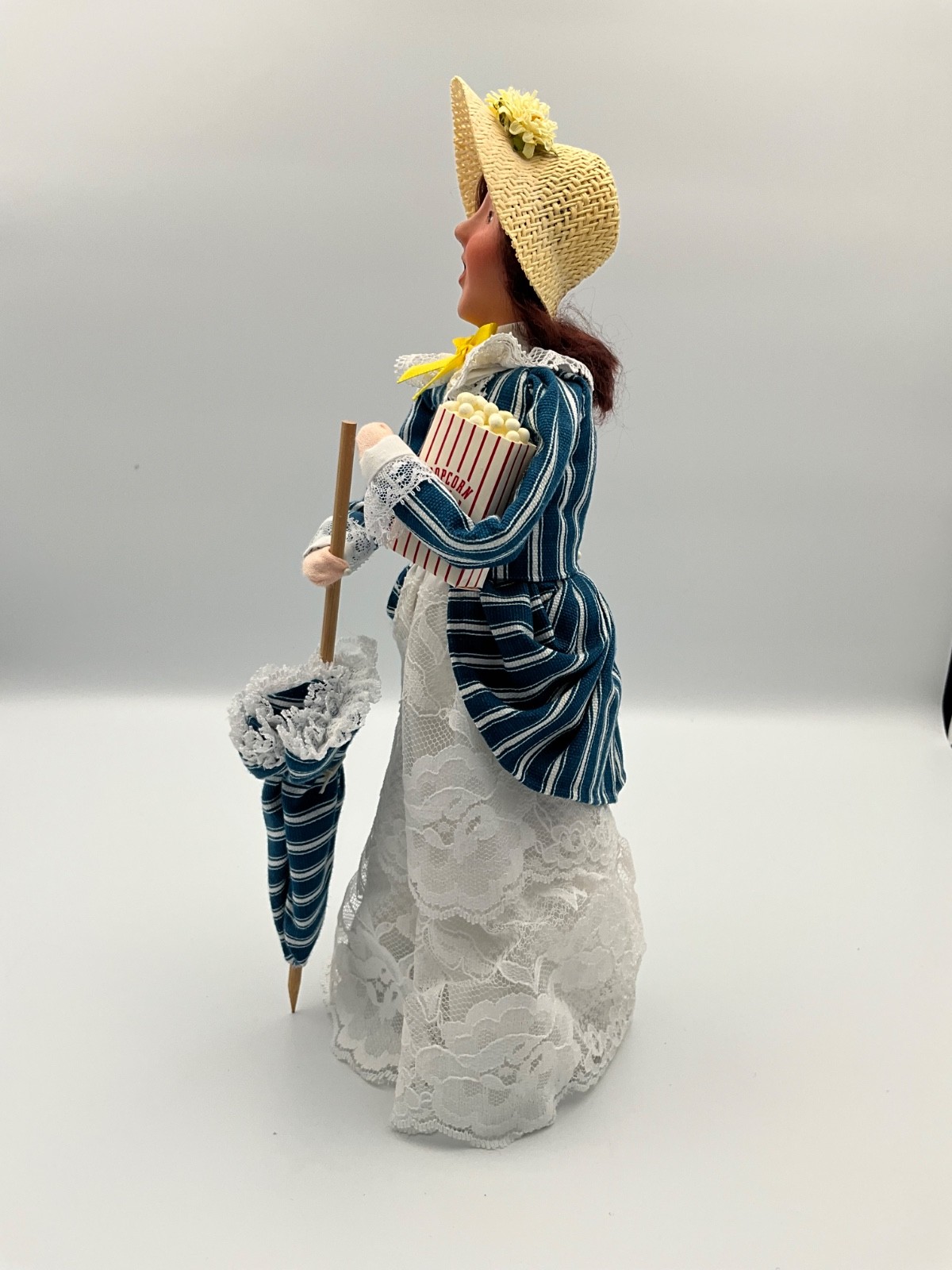 Byers Choice 2012 Popcorn Family Woman Mother w/ Parasol & Box of Popcorn HTF