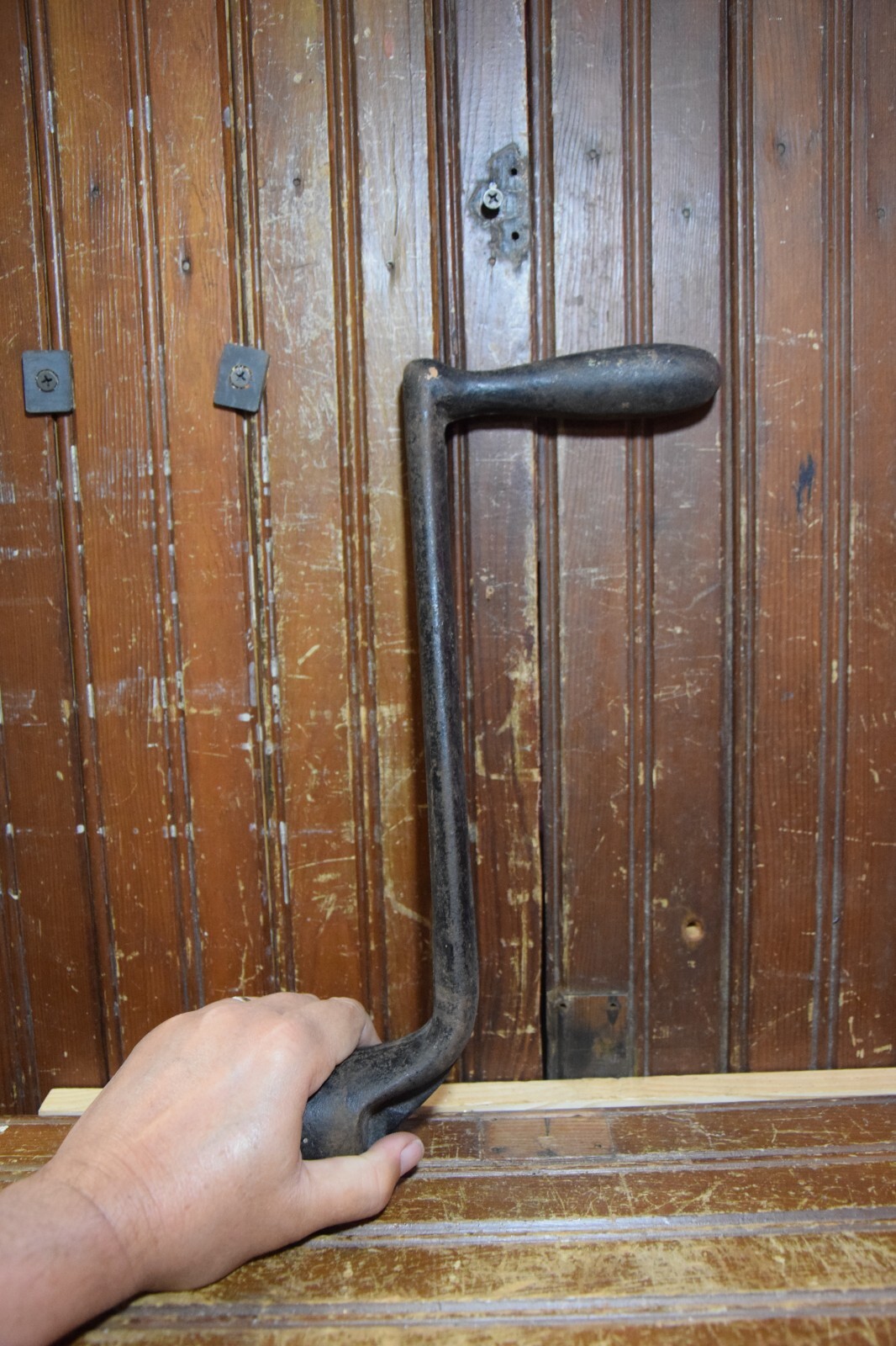 CAST IRON METAL HAND CRANK HANDLE ONE PIECE MACHINED INTERFACE OLD TIMEY DECOR