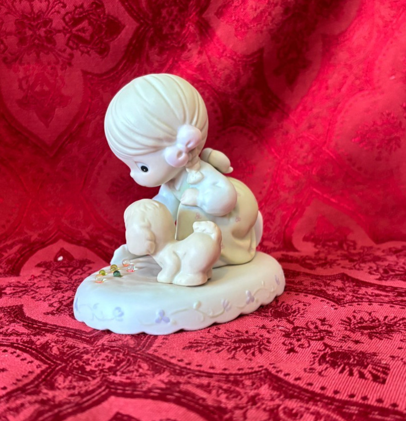 PRECIOUS MOMENTS 1995 „163759“ „GIRL SHOOTING MARBLES“ „AGE 8“ NEW IN BOX-MINT