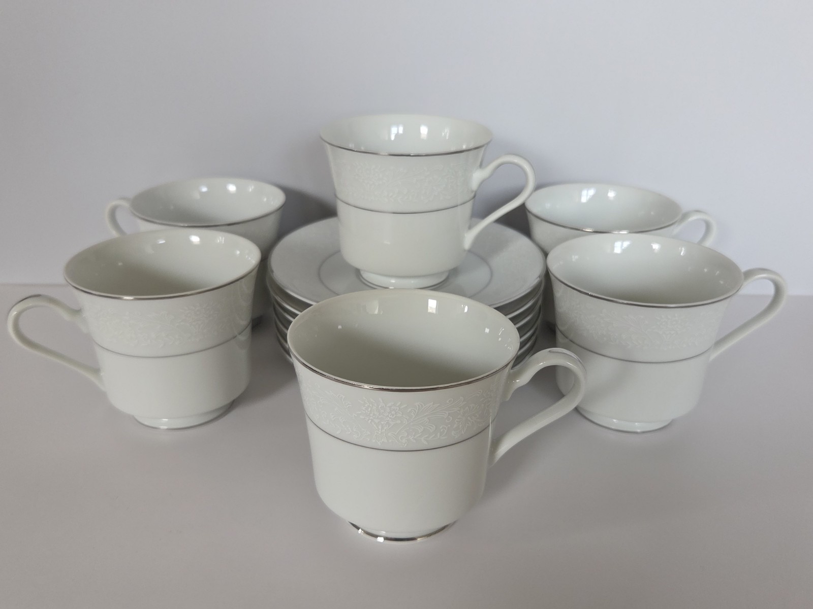 International Silver Co Wakefield Fine China Japan Cups And Saucers 12PC Vintage